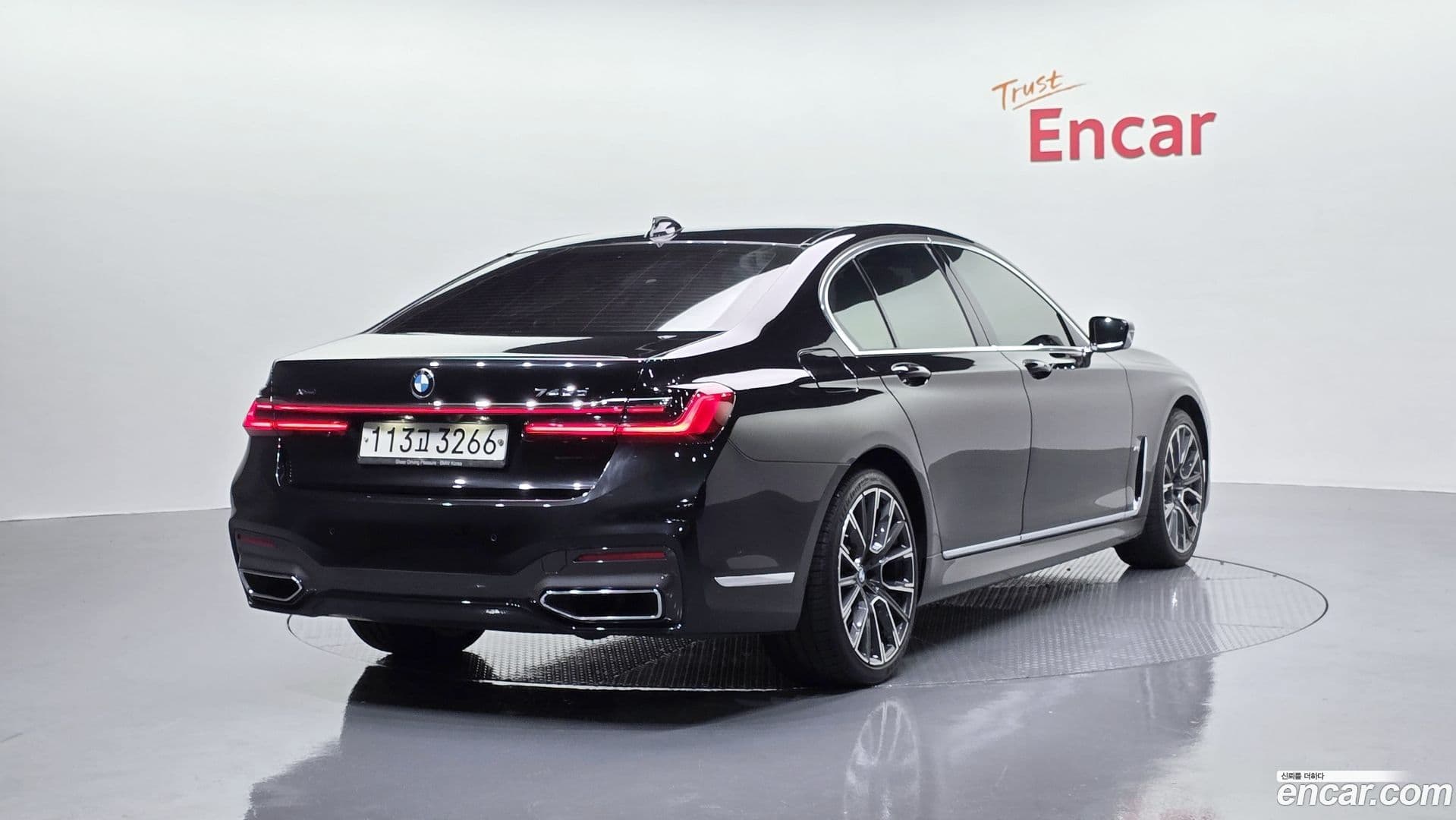 Main__Slider__Photo:7-Series BMW 2019.8-1