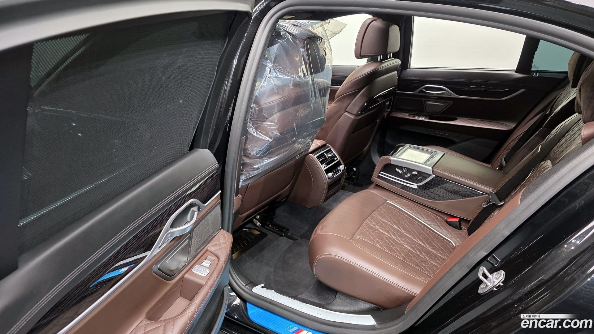 Main__Slider__Photo:7-Series BMW 2019.8-11