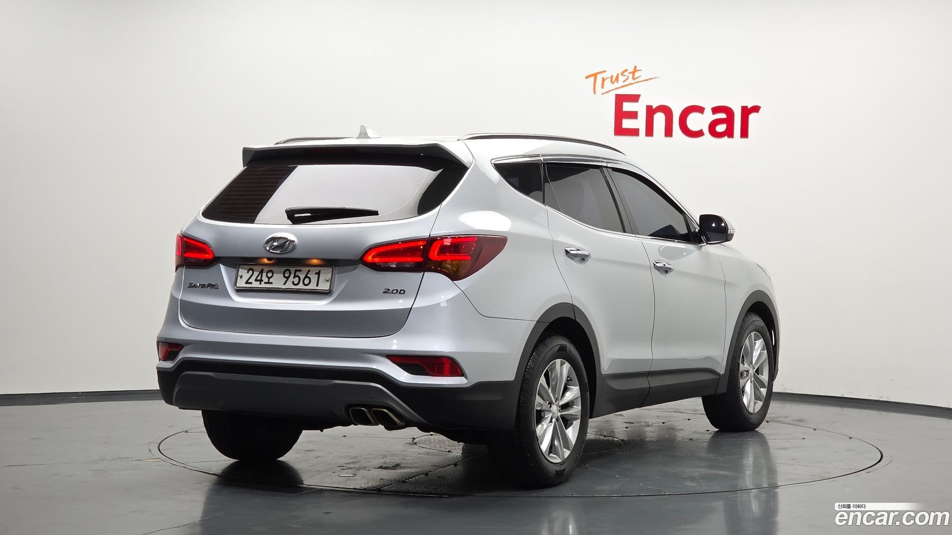 Main__Slider__Photo:Santafe Hyundai 2017.1-1