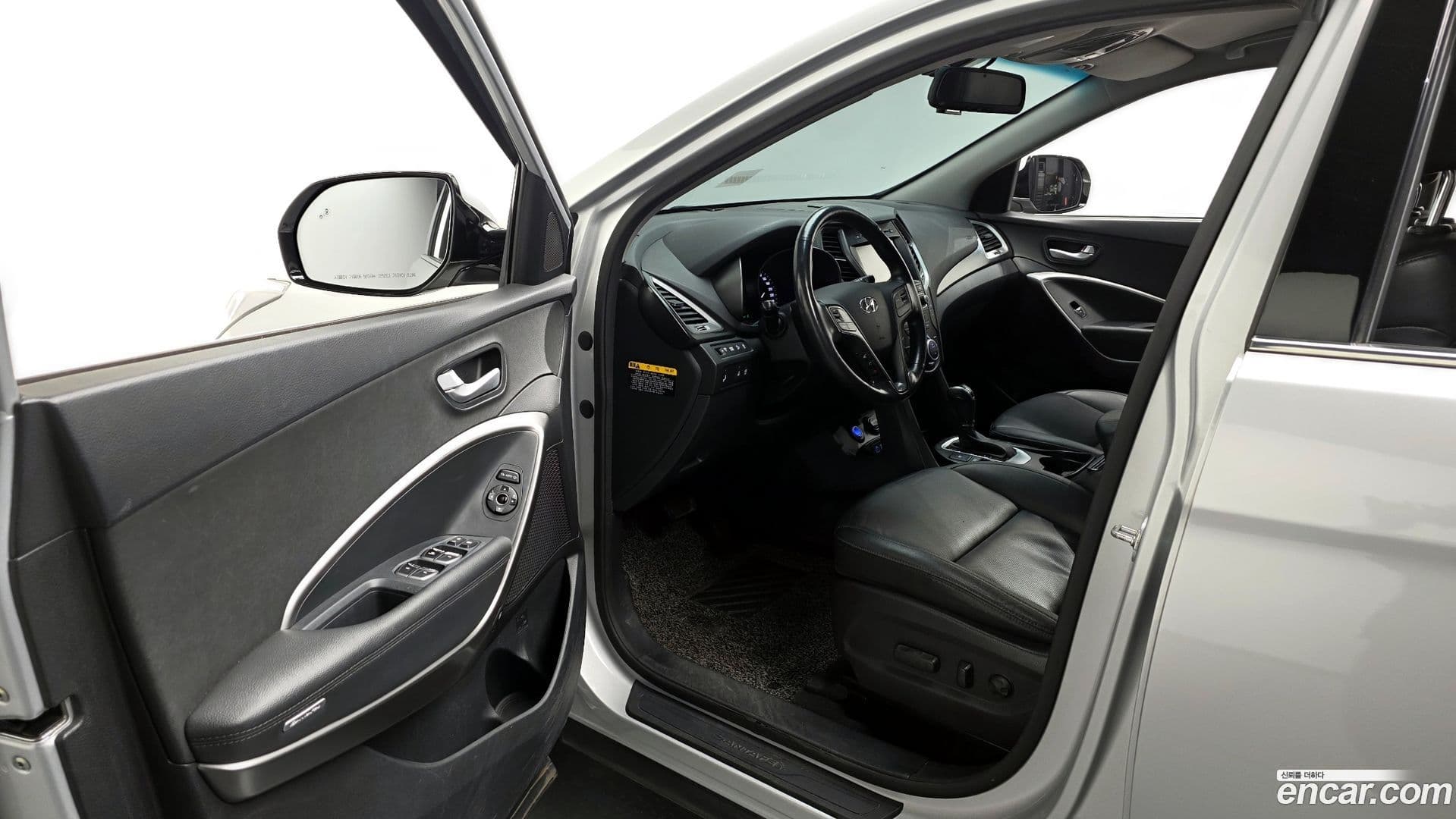 Main__Slider__Photo:Santafe Hyundai 2017.1-9