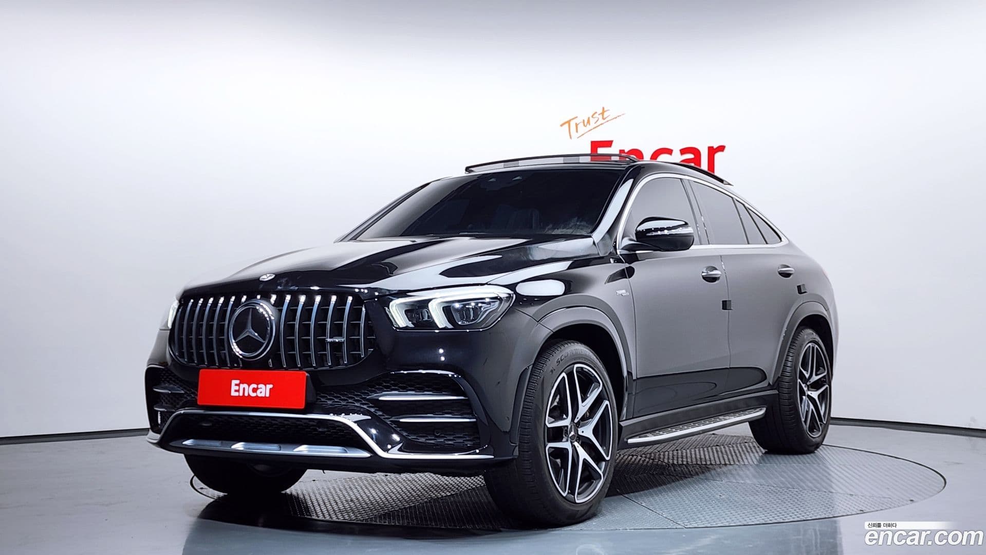 Main__Slider__Photo:GLE-Class Mercedes-Benz 2023.4-0