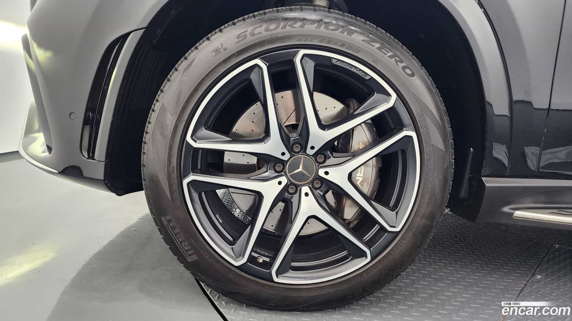 GLE-Class Mercedes-Benz 2023.4-OUTER-005