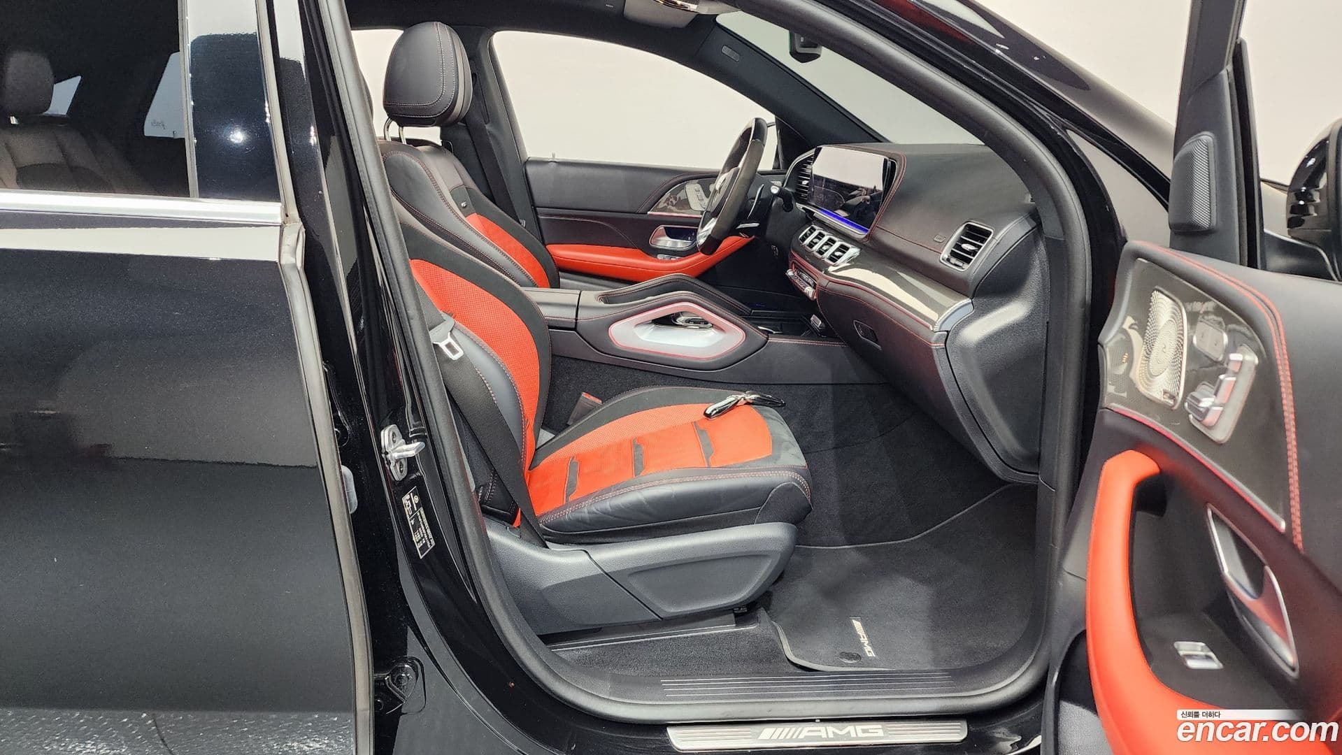 Main__Slider__Photo:GLE-Class Mercedes-Benz 2023.4-10