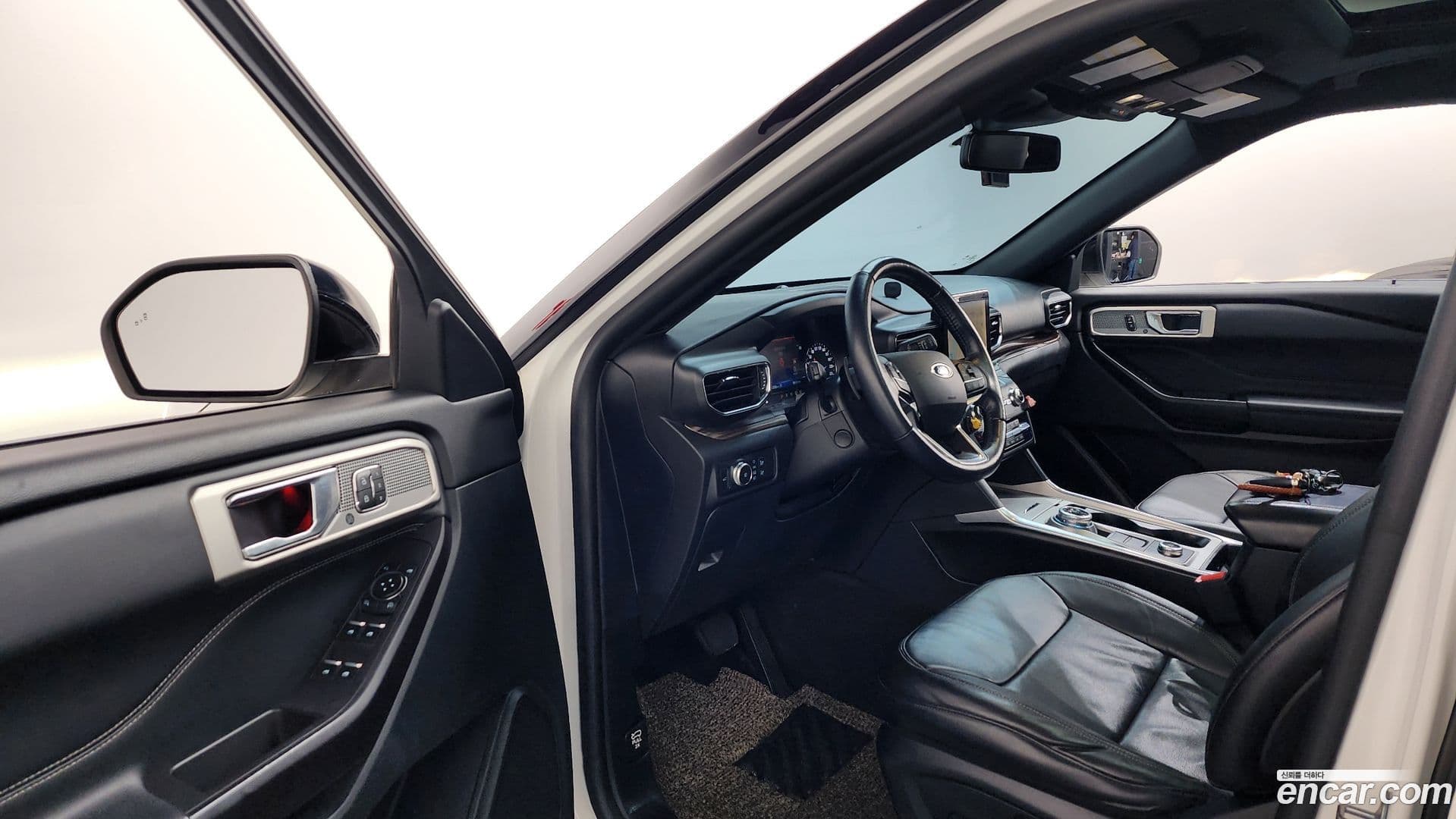 Main__Slider__Photo:Explorer Ford 2020.5-9