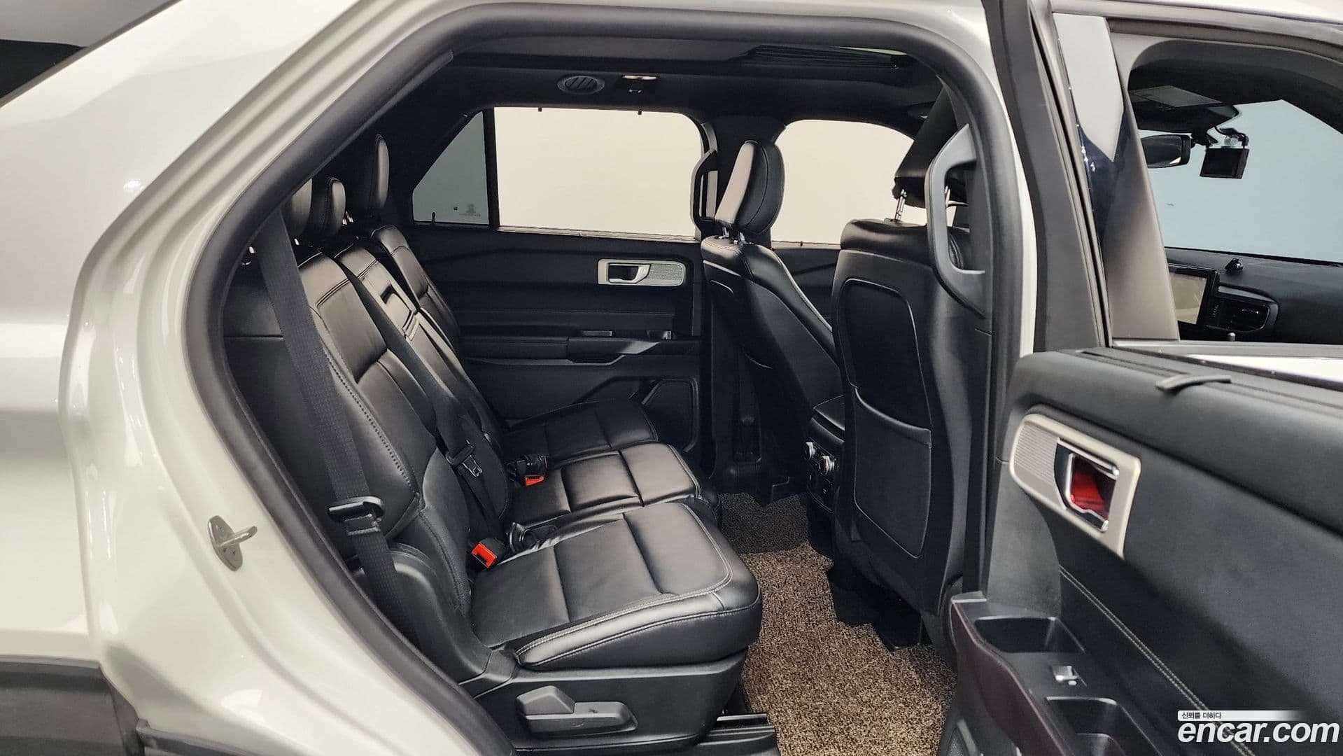 Main__Slider__Photo:Explorer Ford 2020.5-11