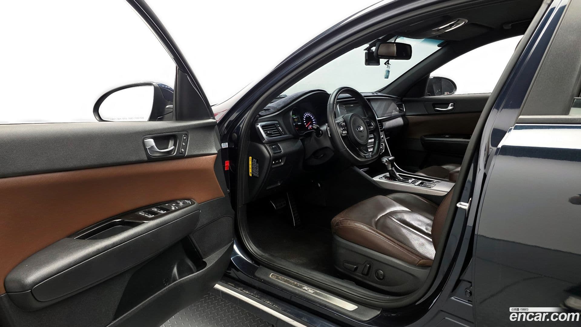 Main__Slider__Photo:K5 Kia 2017.3-9