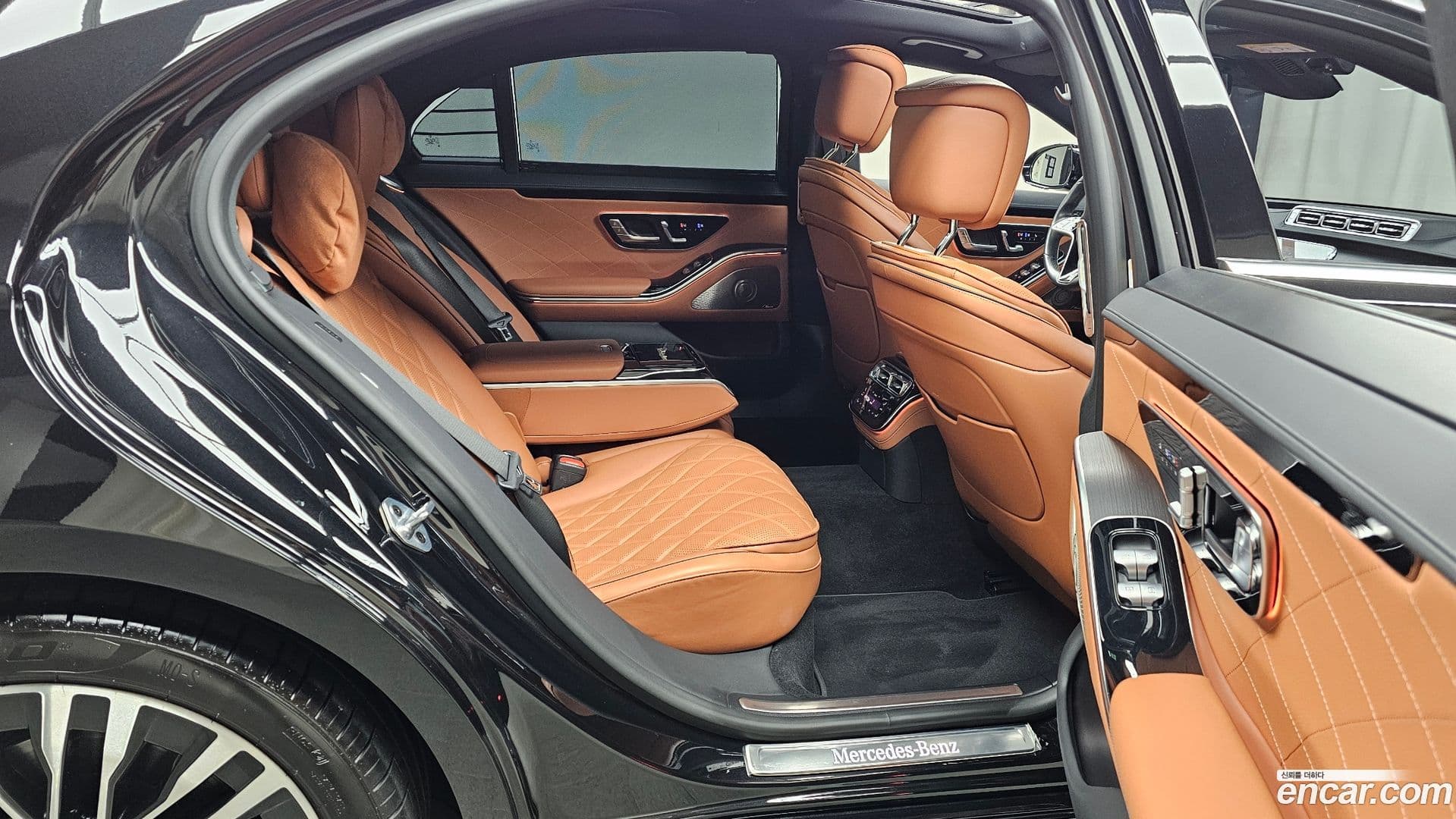 Main__Slider__Photo:S-Class Mercedes-Benz 2023.6-11