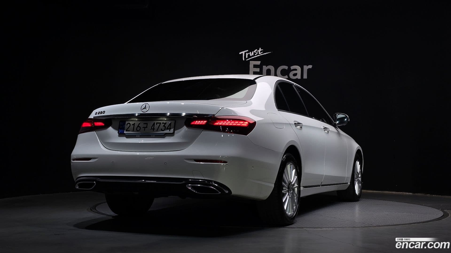 Main__Slider__Photo:E-Class Mercedes-Benz 2023.9-1