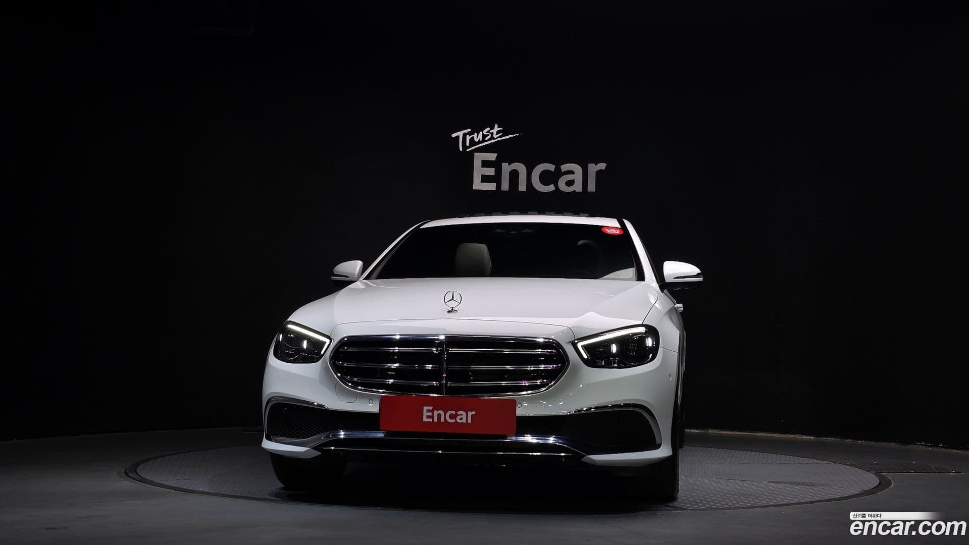 Main__Slider__Photo:E-Class Mercedes-Benz 2023.9-2