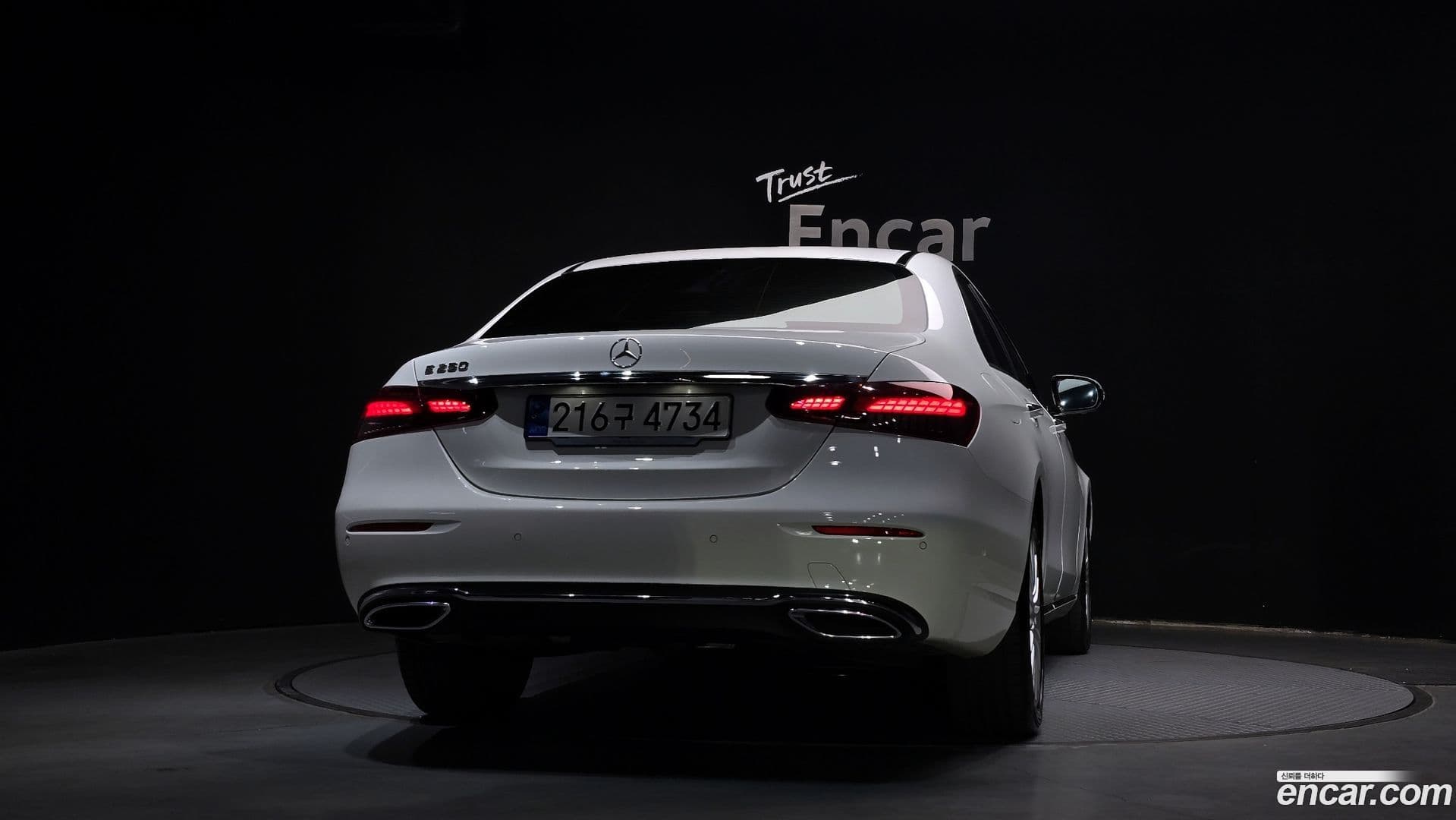 Main__Slider__Photo:E-Class Mercedes-Benz 2023.9-3