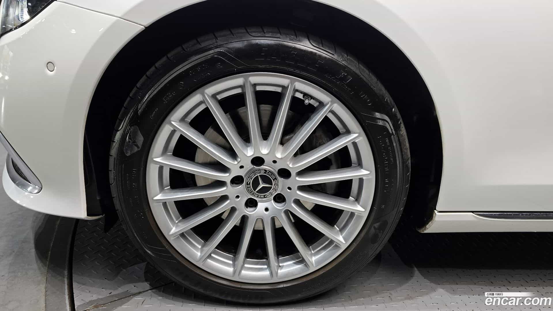 E-Class Mercedes-Benz 2023.9-OUTER-005