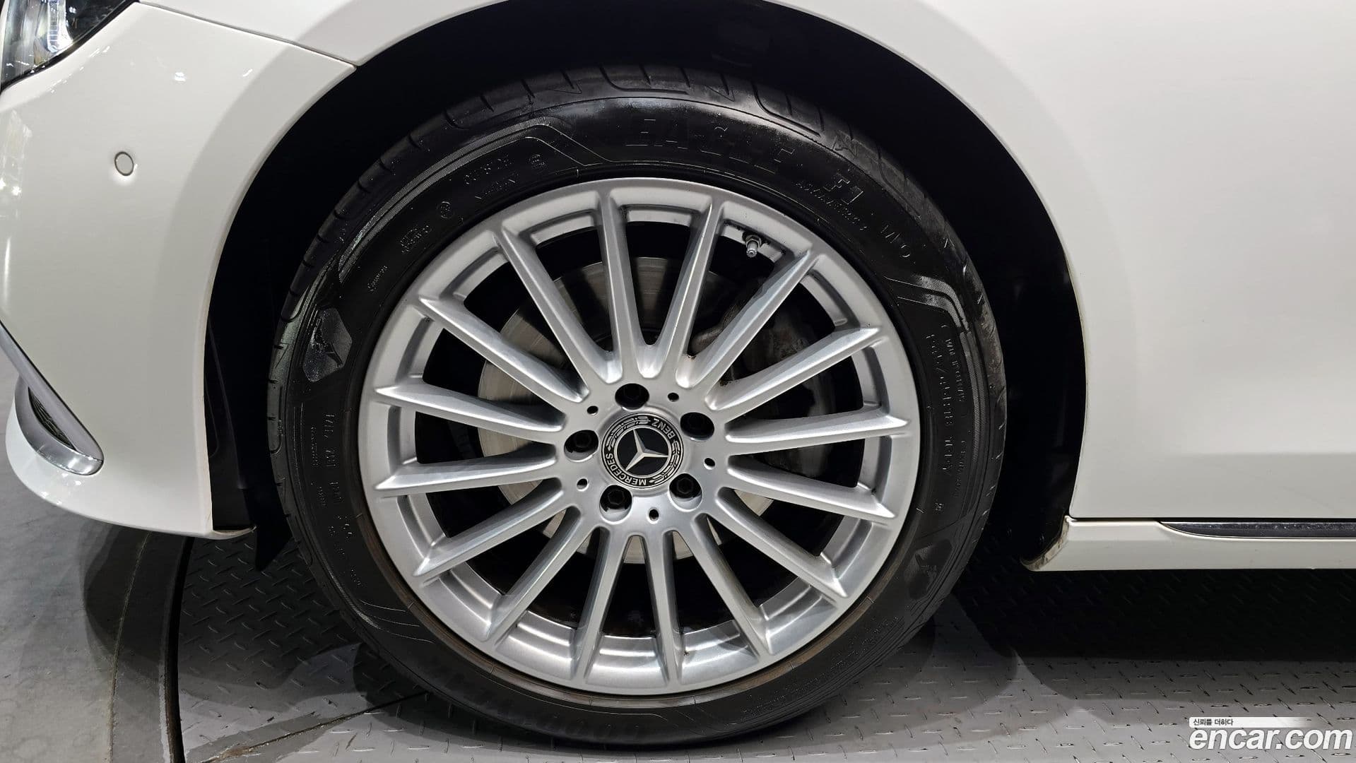 Main__Slider__Photo:E-Class Mercedes-Benz 2023.9-4