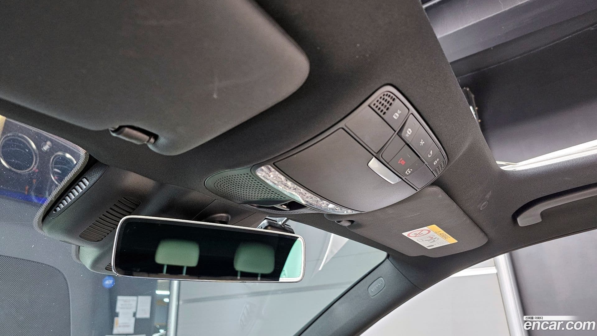 Main__Slider__Photo:E-Class Mercedes-Benz 2023.9-16