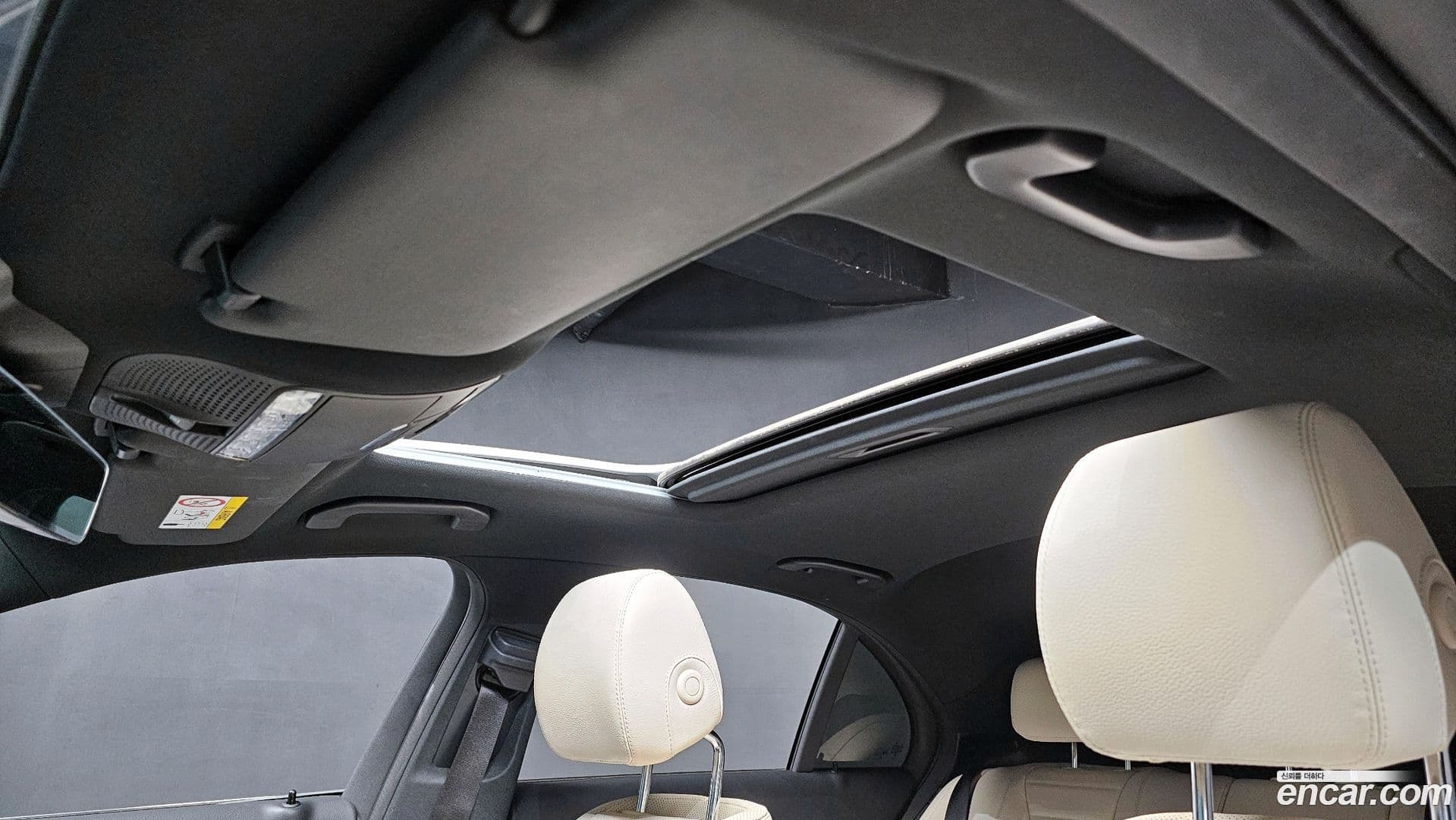 Main__Slider__Photo:E-Class Mercedes-Benz 2023.9-17