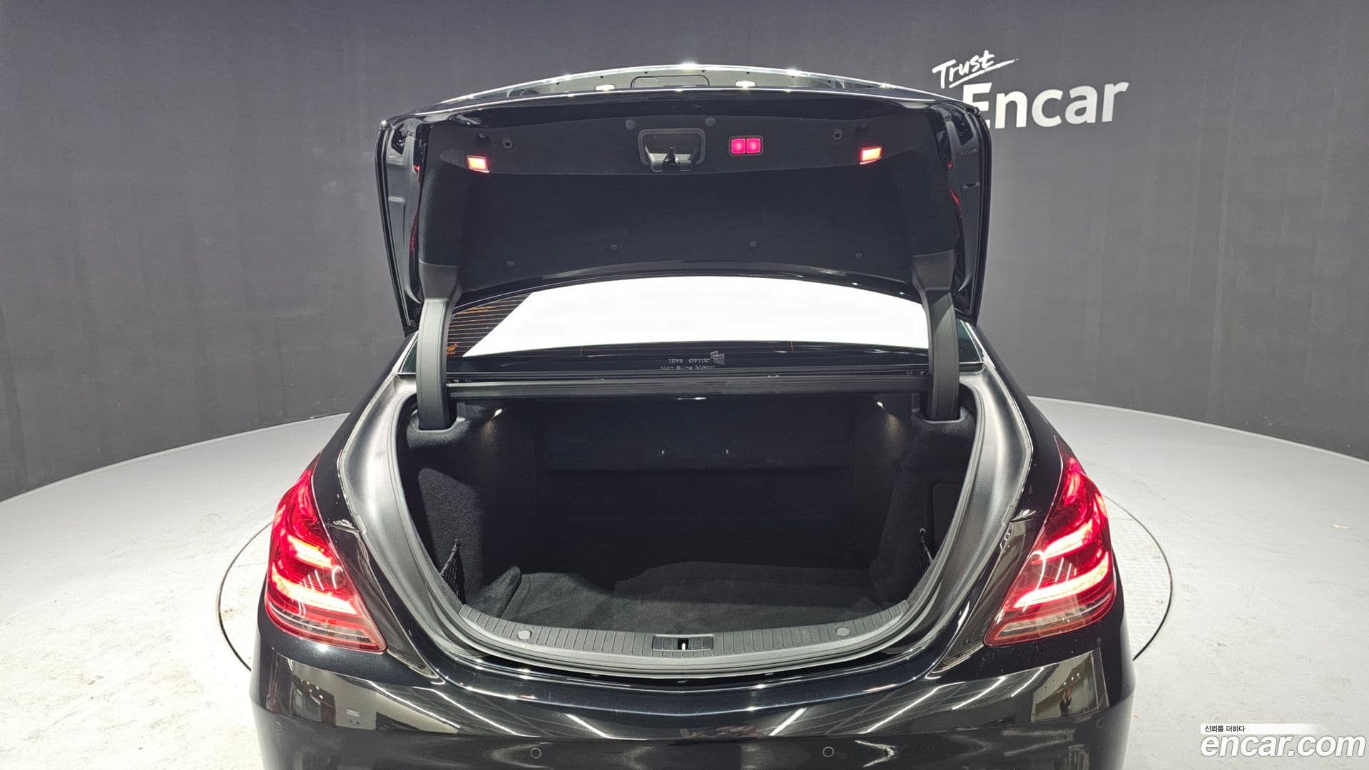 Main__Slider__Photo:S-Class Mercedes-Benz 2020.4-19