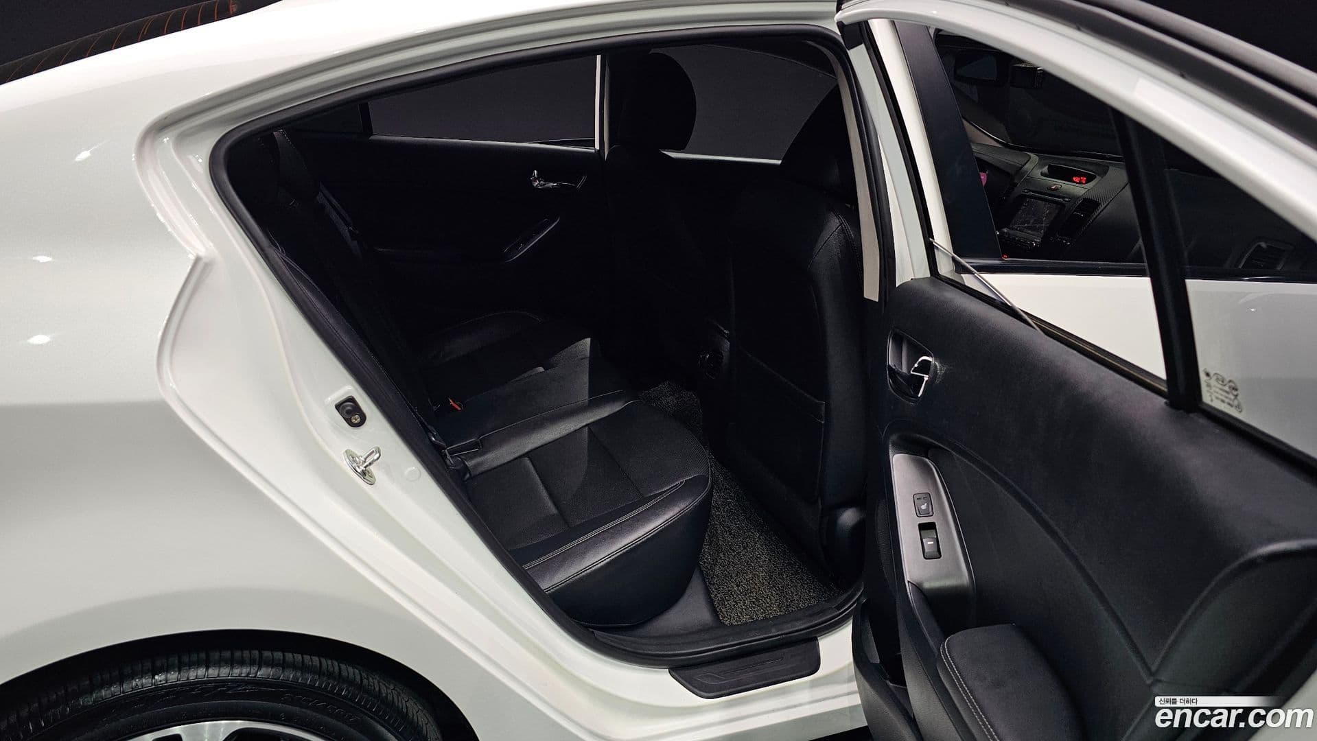 Main__Slider__Photo:K3 Kia 2014.7-10