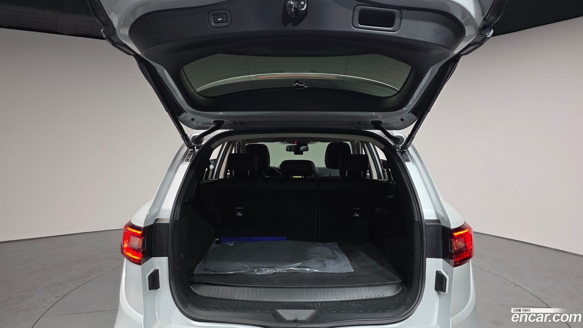 Main__Slider__Photo:QM6 Renault-KoreaSamsung 2020.0-19