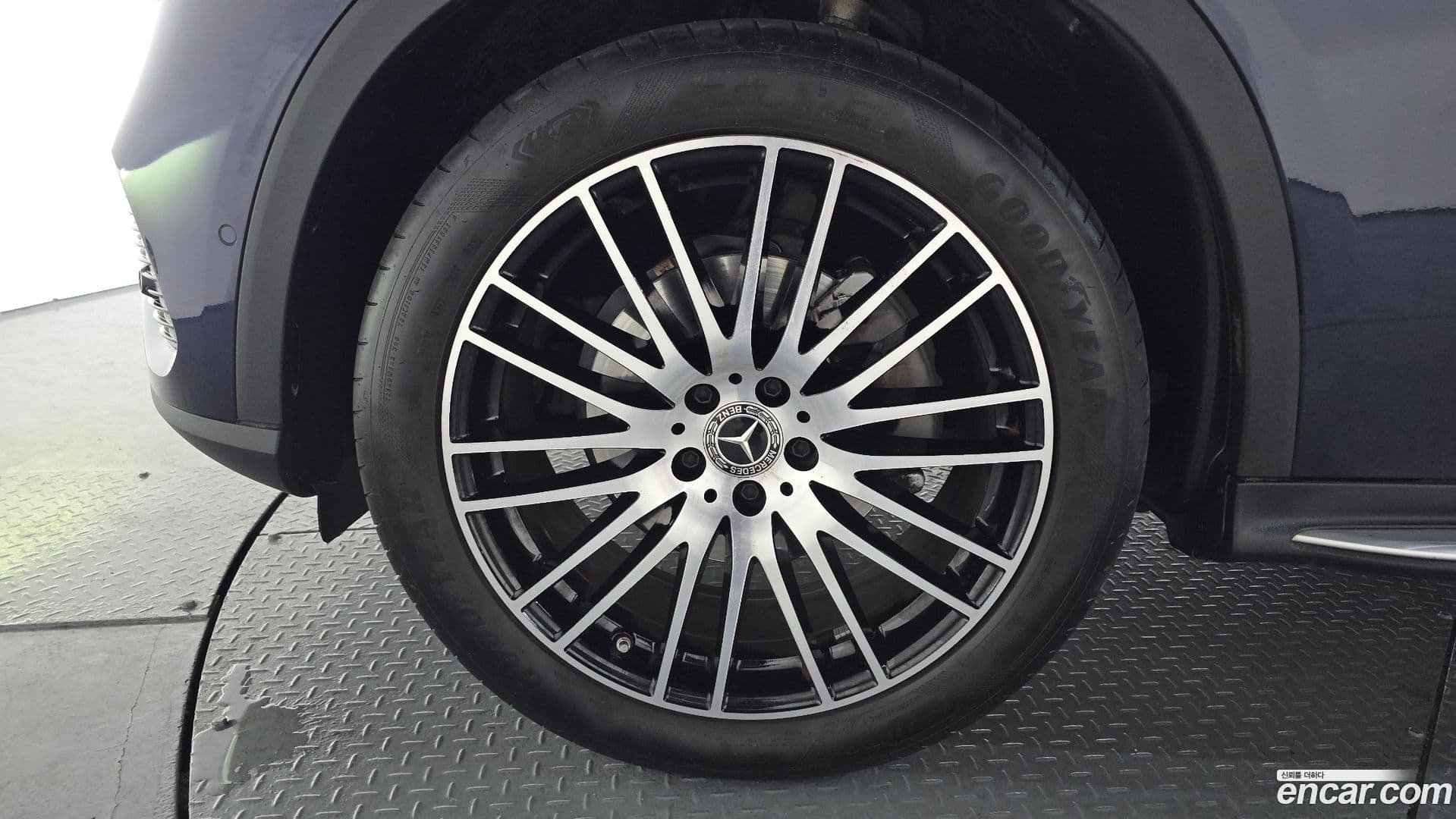 Main__Slider__Photo:GLC-Class Mercedes-Benz 2024.4-4