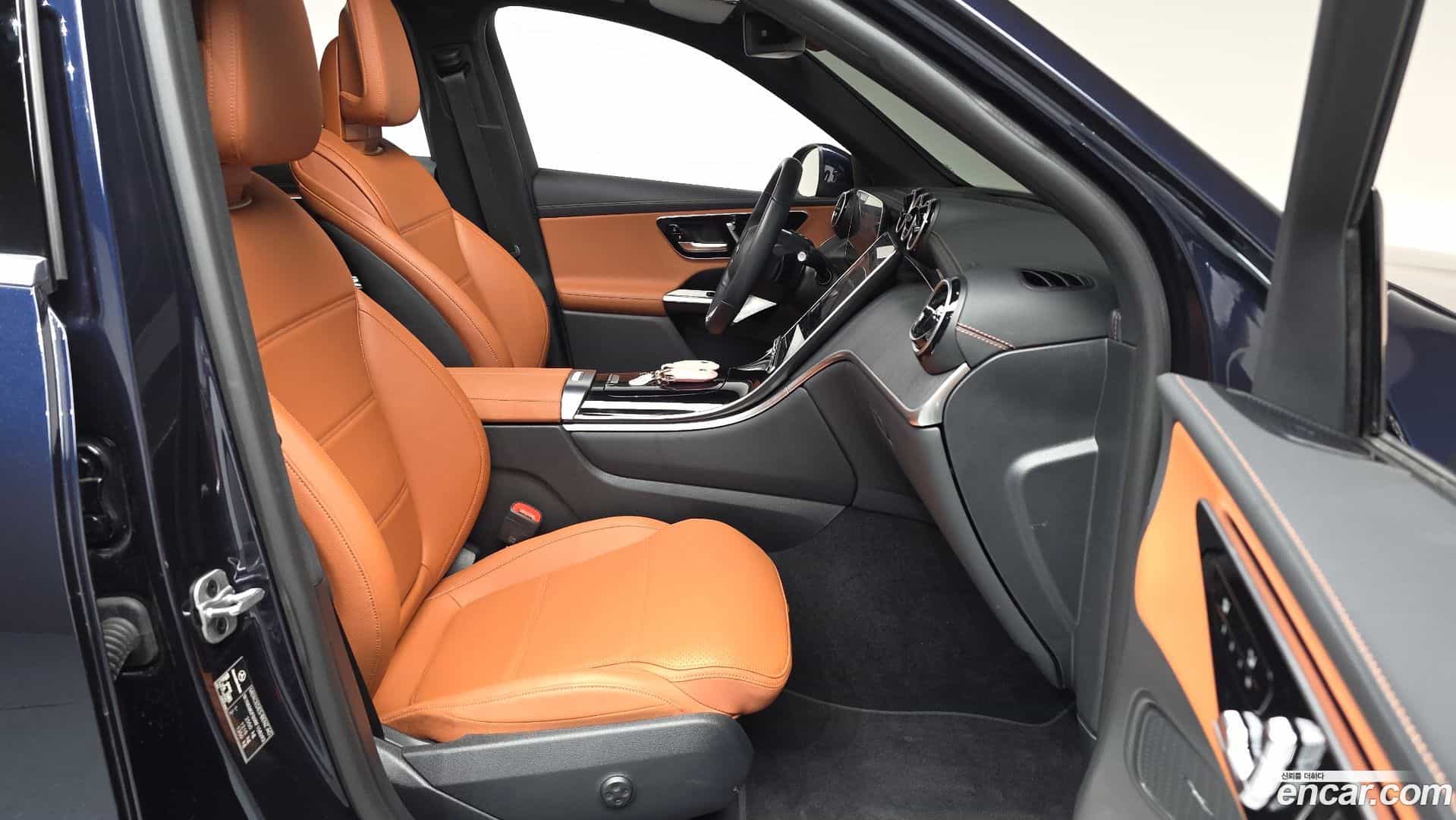 GLC-Class Mercedes-Benz 2024.4-INNER-010