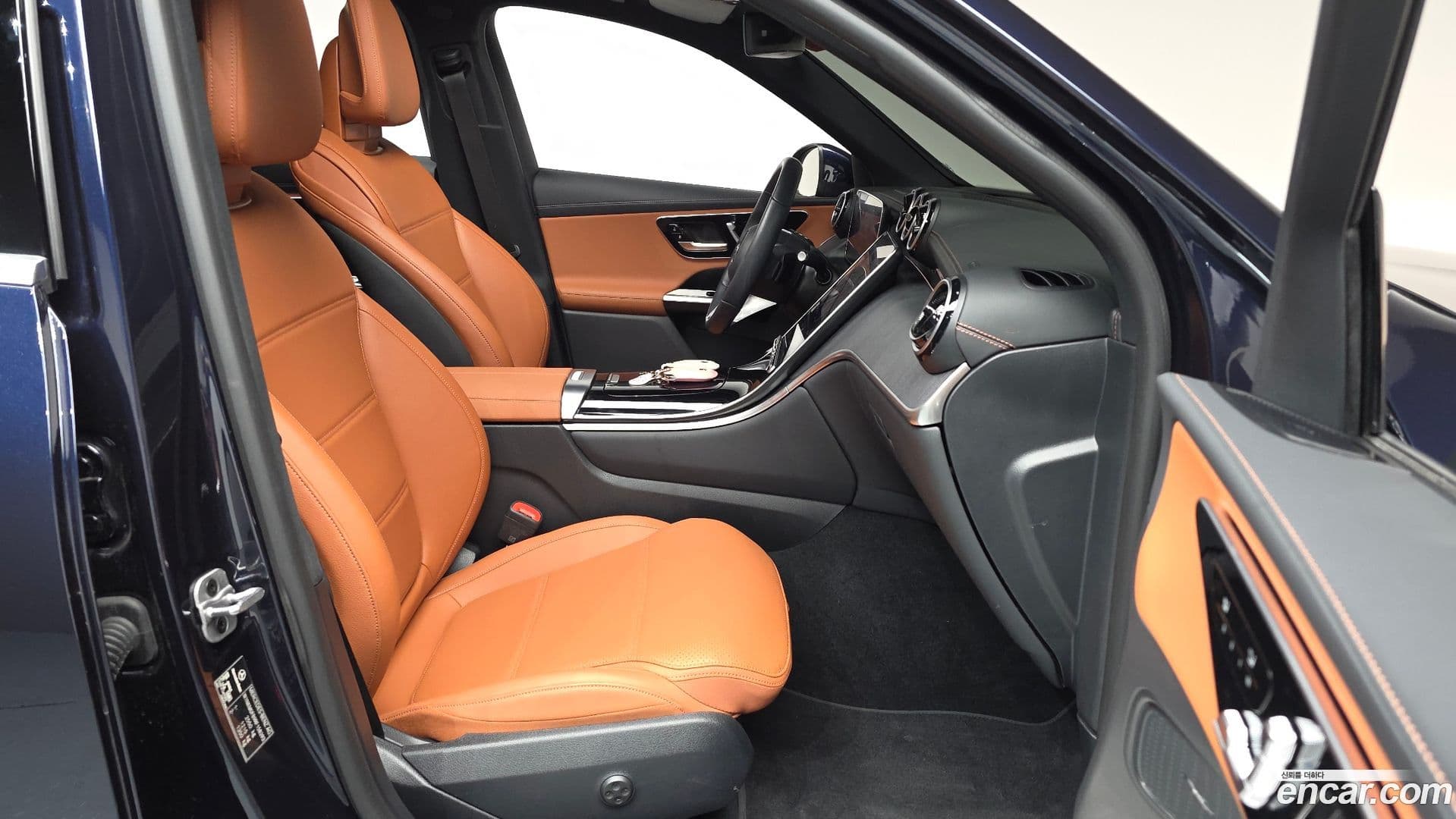 Main__Slider__Photo:GLC-Class Mercedes-Benz 2024.4-9