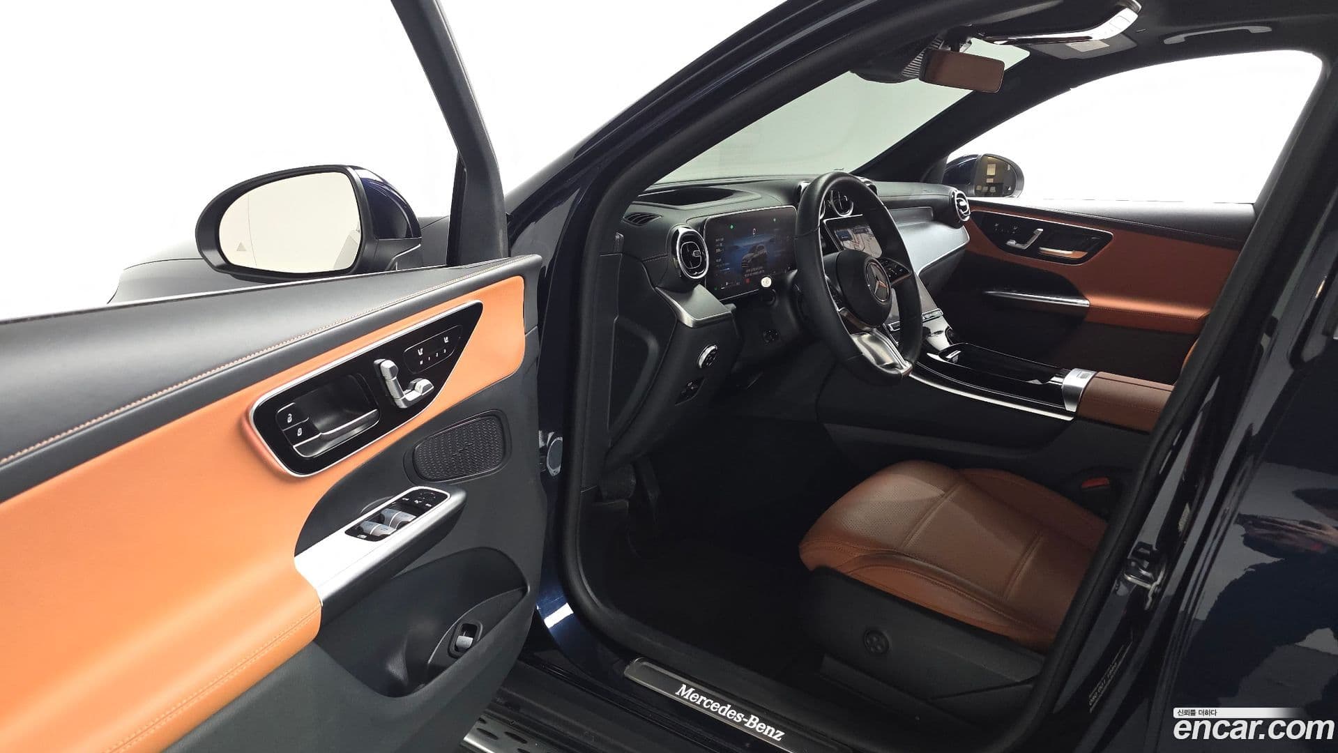 Main__Slider__Photo:GLC-Class Mercedes-Benz 2024.4-10