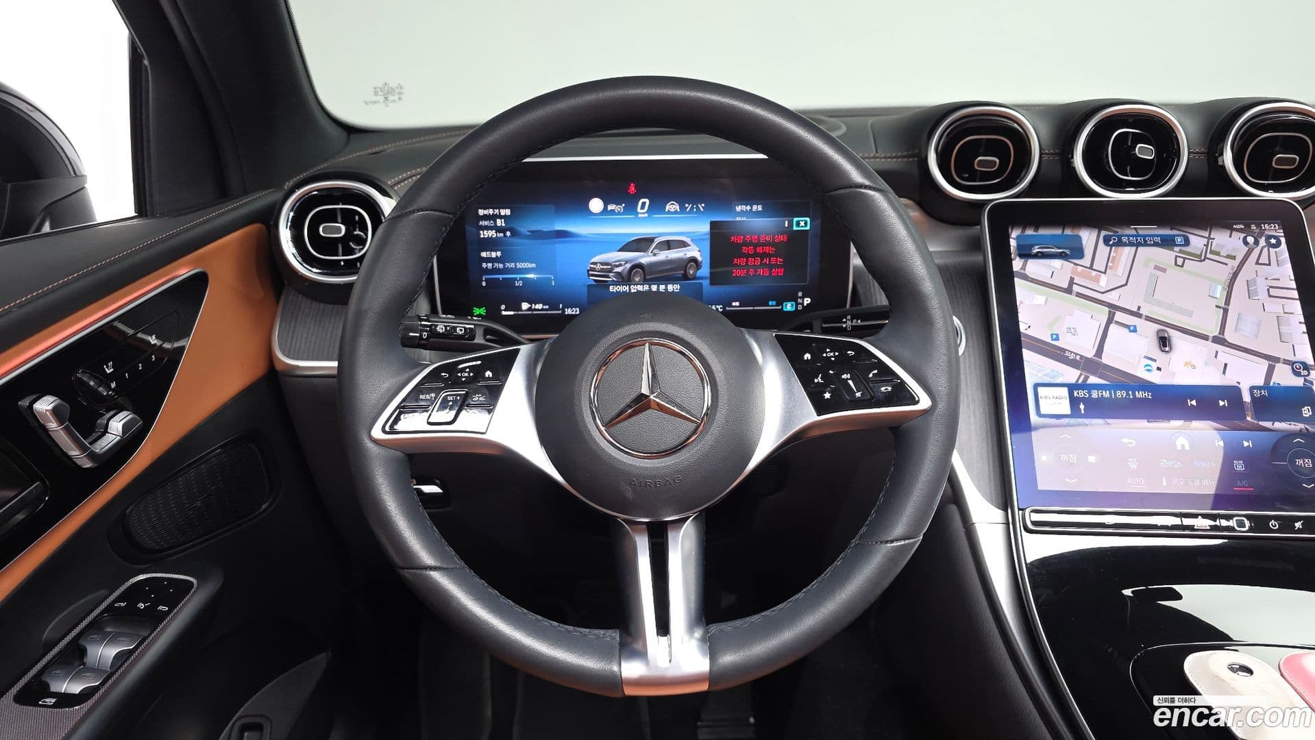 Main__Slider__Photo:GLC-Class Mercedes-Benz 2024.4-12