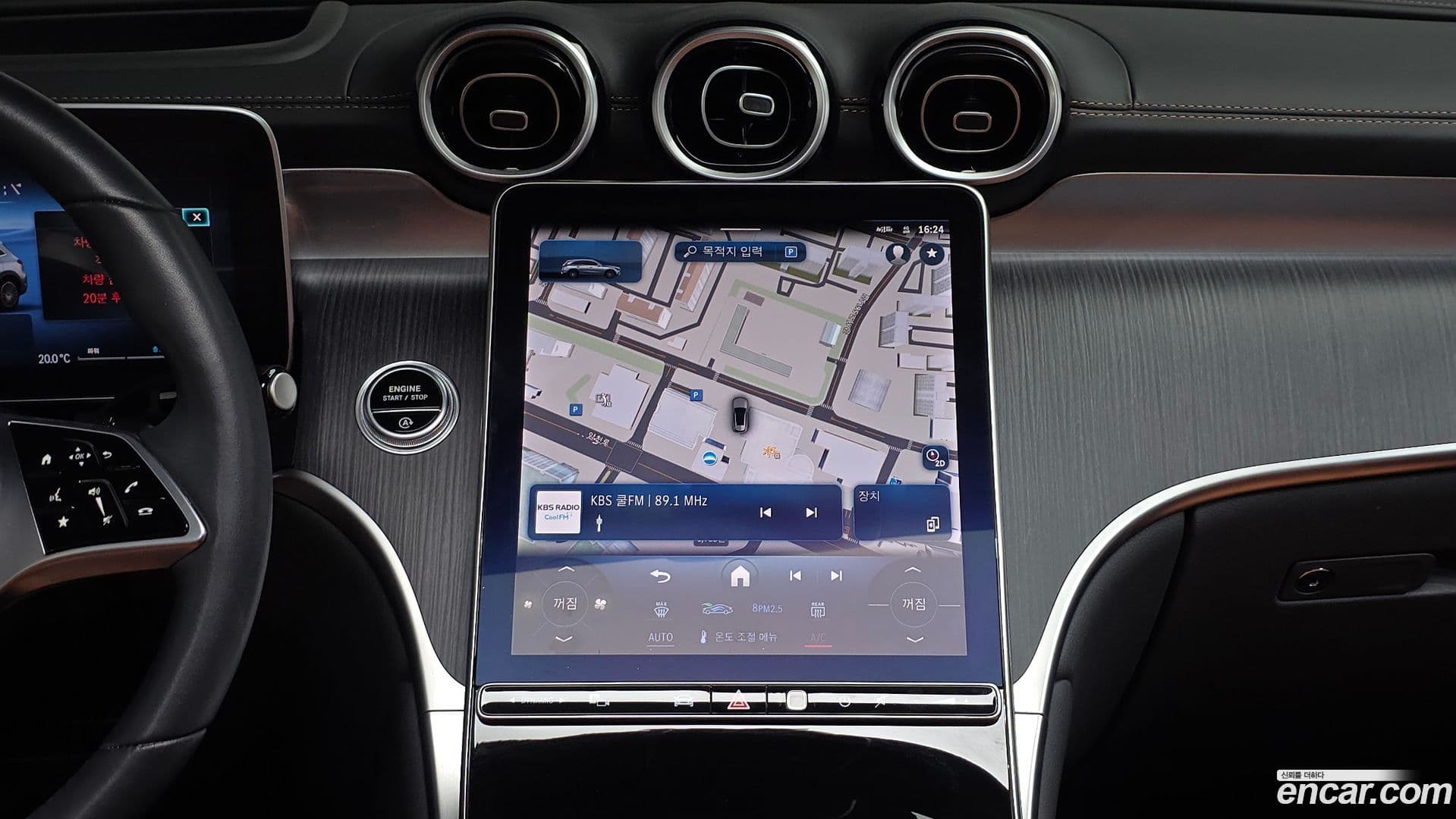 Main__Slider__Photo:GLC-Class Mercedes-Benz 2024.4-13