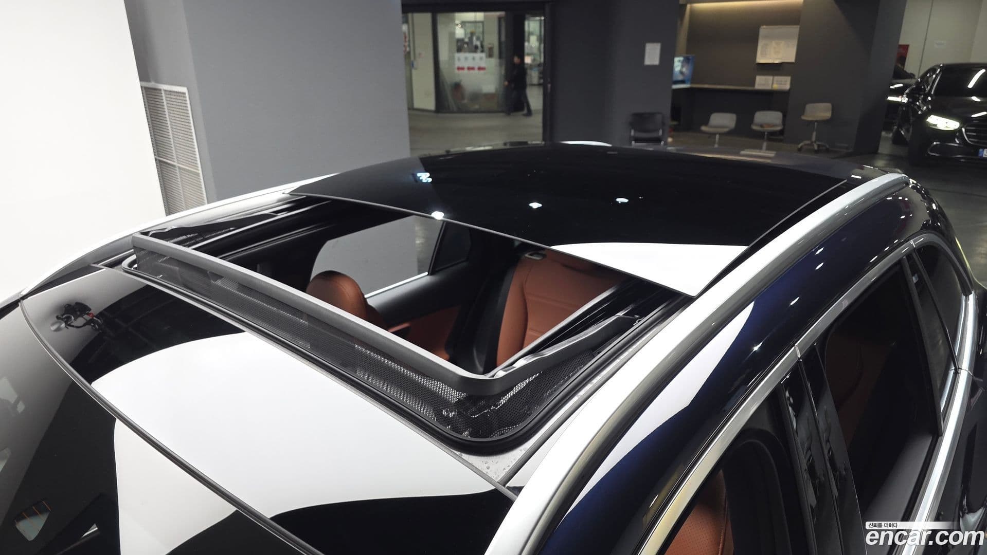 Main__Slider__Photo:GLC-Class Mercedes-Benz 2024.4-16