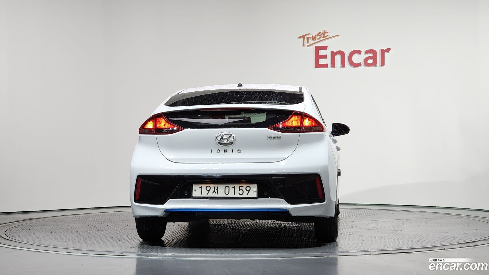 Main__Slider__Photo:Ioniq Hyundai 2016.9-3