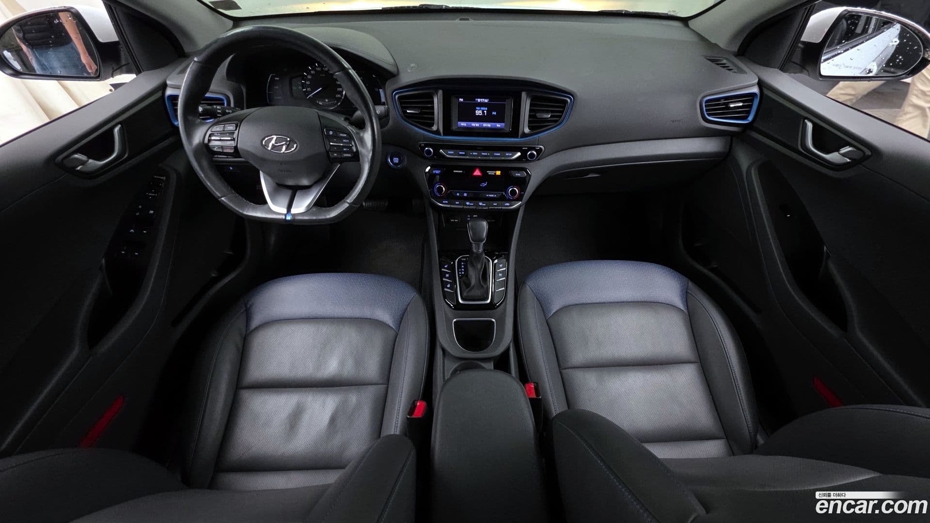 Main__Slider__Photo:Ioniq Hyundai 2016.9-6