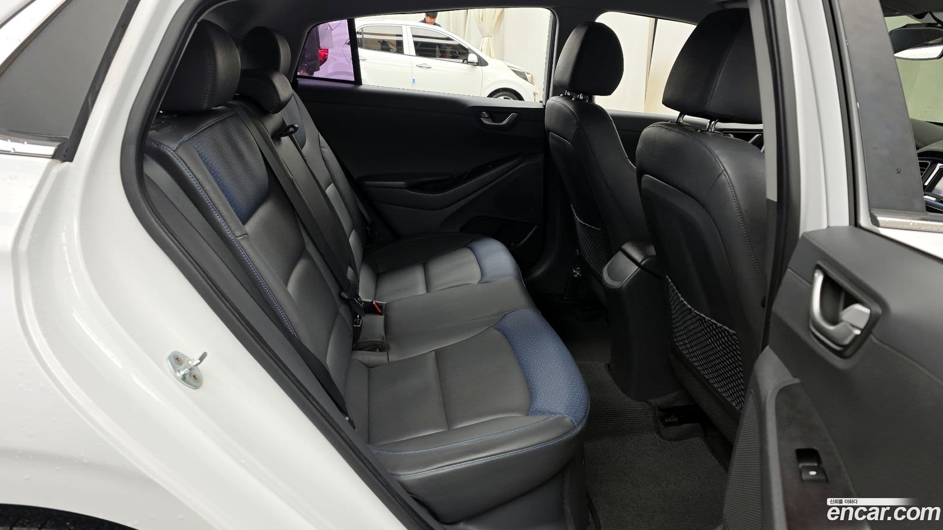 Main__Slider__Photo:Ioniq Hyundai 2016.9-11