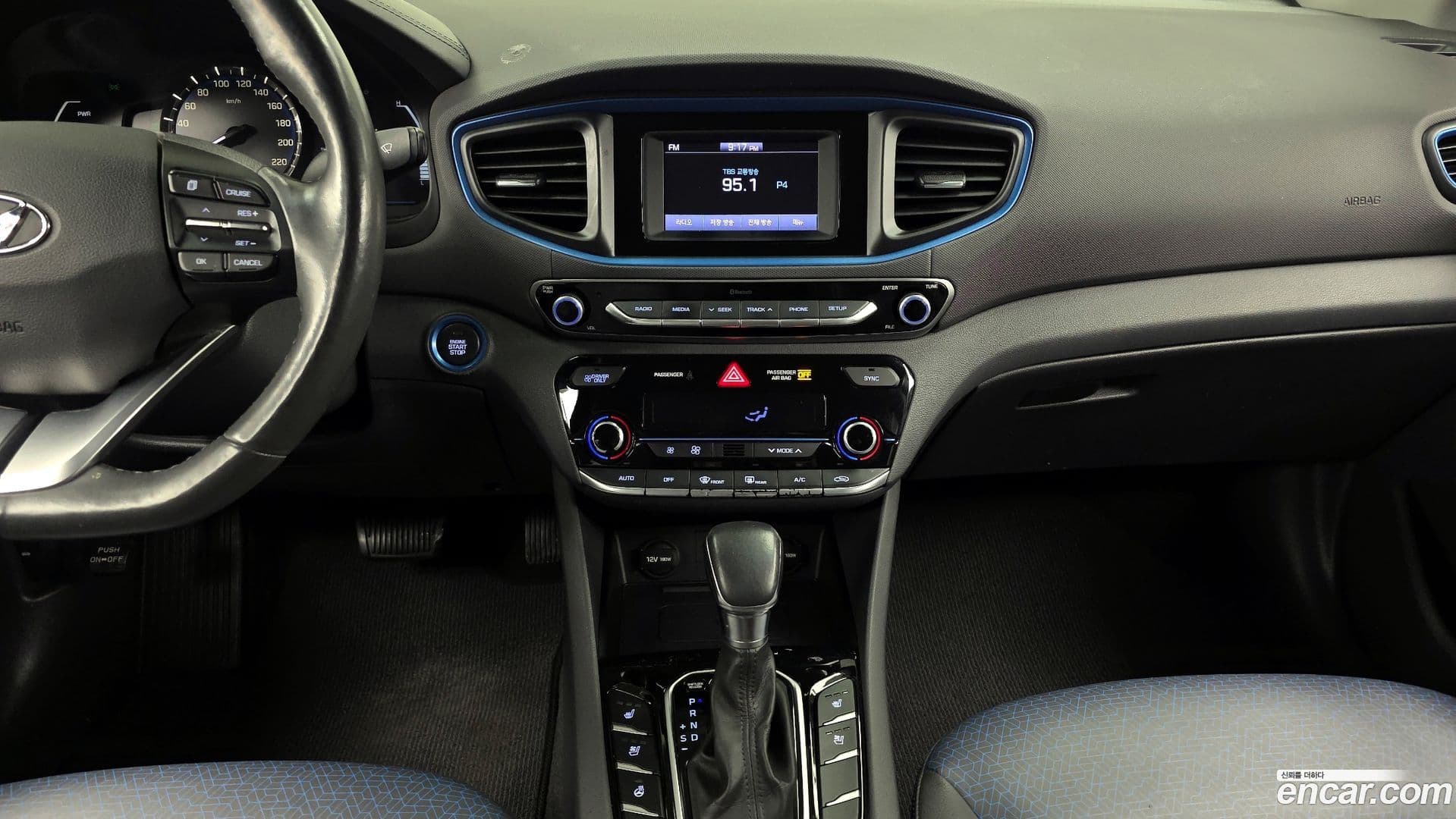 Main__Slider__Photo:Ioniq Hyundai 2016.9-13