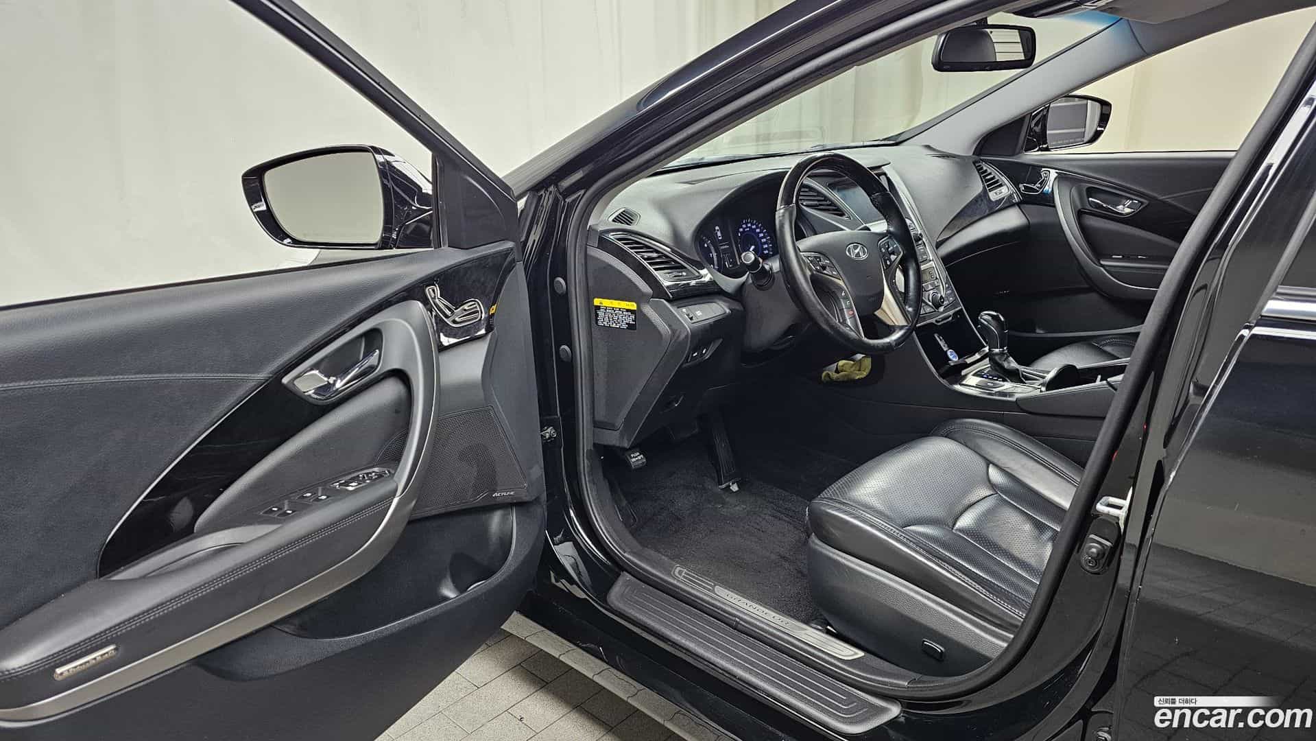 Grandeur Hyundai 2013.5-INNER-010