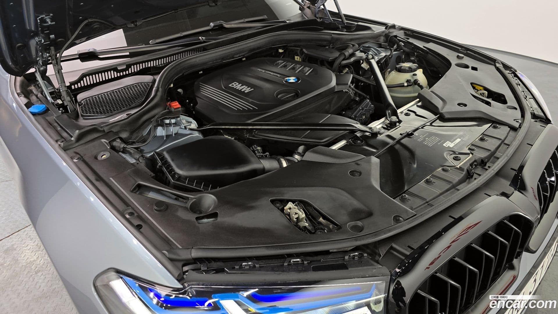 Main__Slider__Photo:5-Series BMW 2017.10-5