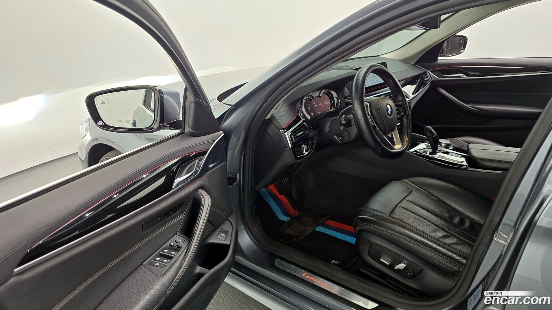 Main__Slider__Photo:5-Series BMW 2017.10-9