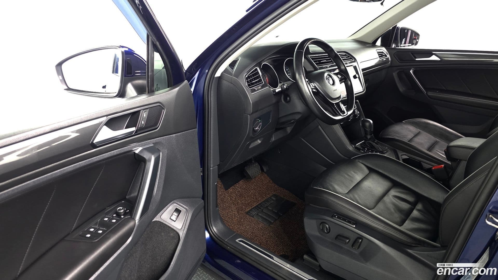 Main__Slider__Photo:Tiguan Volkswagen 2020.4-11