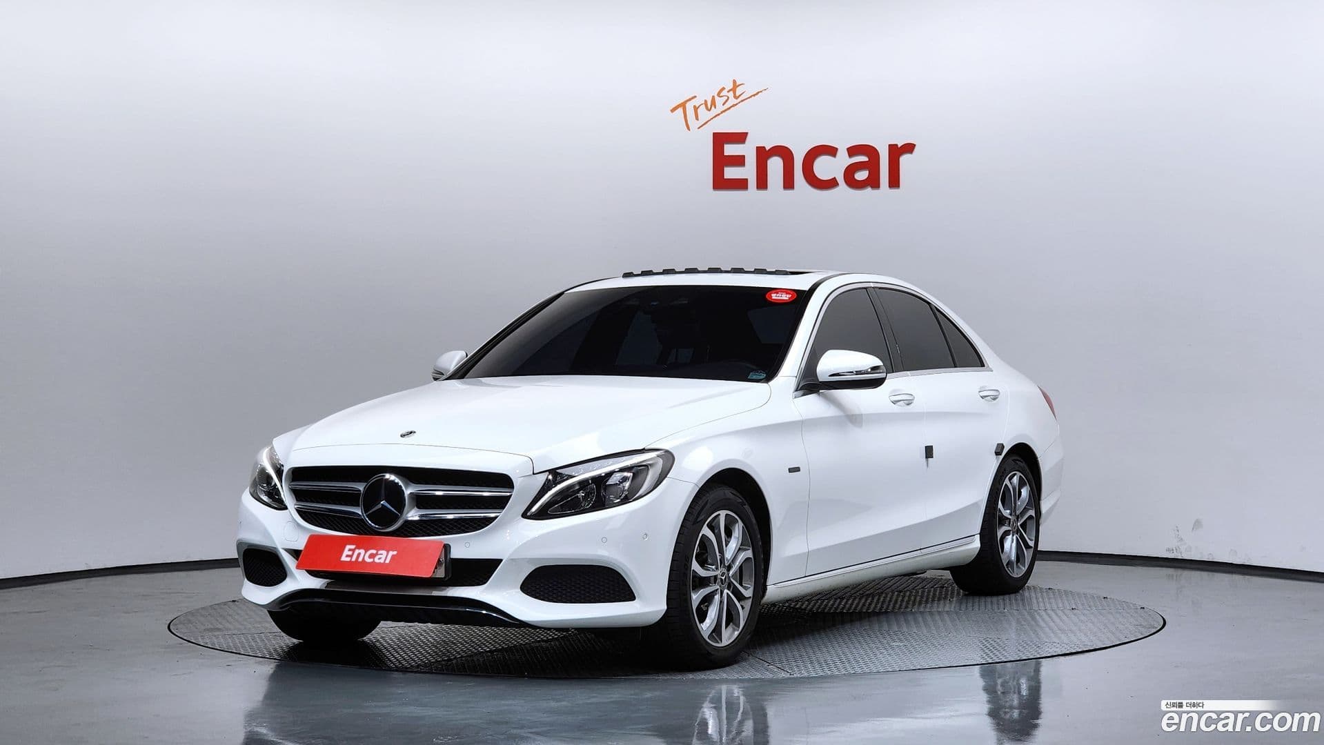 Main__Slider__Photo:C-Class Mercedes-Benz 2018.11-0