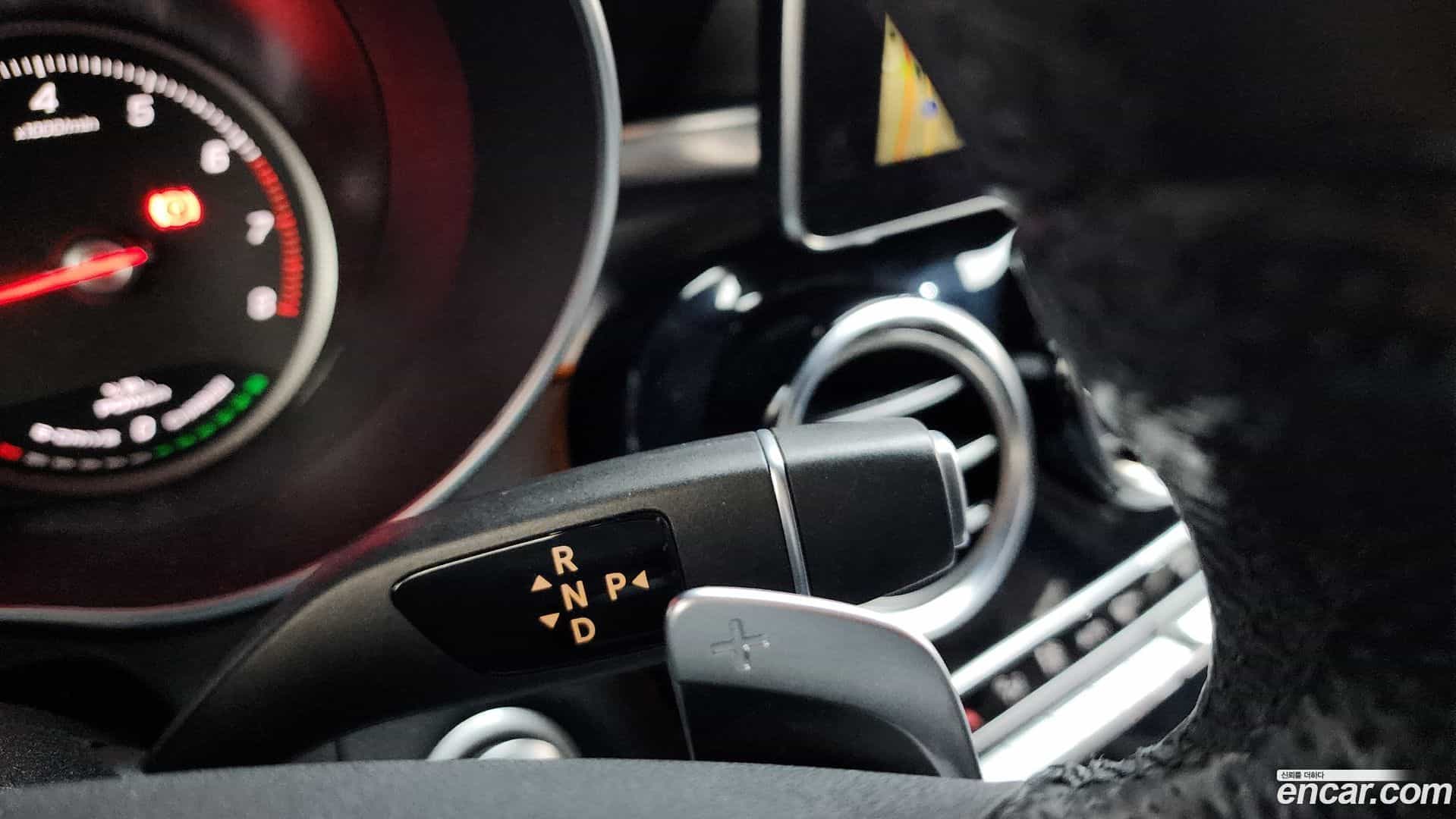 C-Class Mercedes-Benz 2018.11-INNER-009