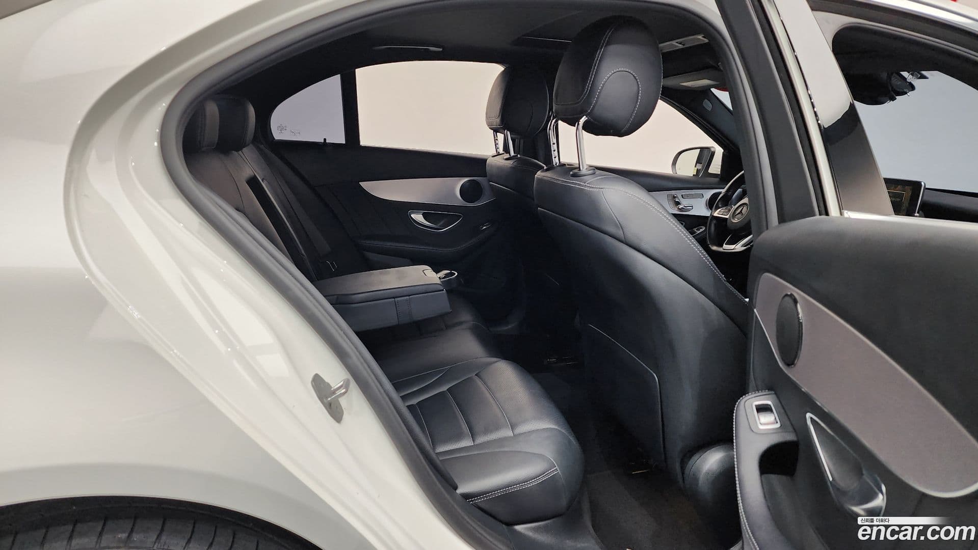 Main__Slider__Photo:C-Class Mercedes-Benz 2018.11-11