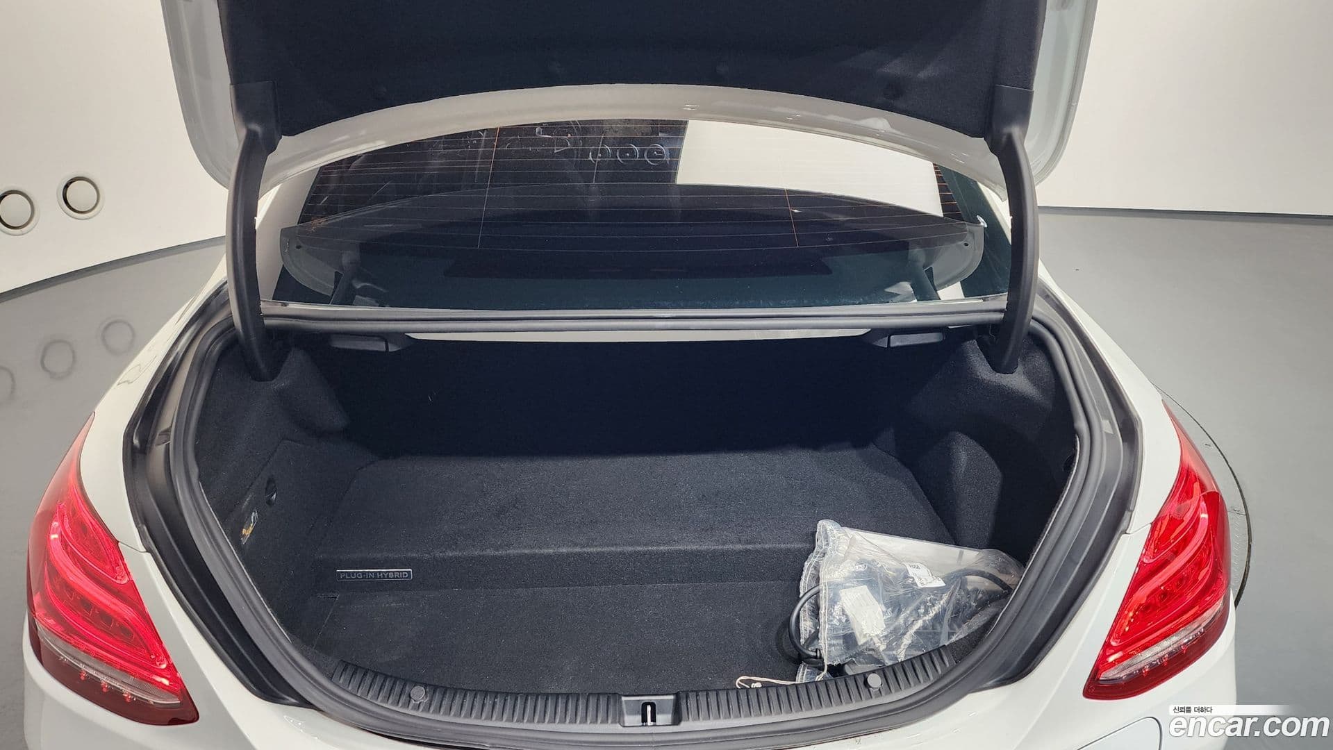 Main__Slider__Photo:C-Class Mercedes-Benz 2018.11-19