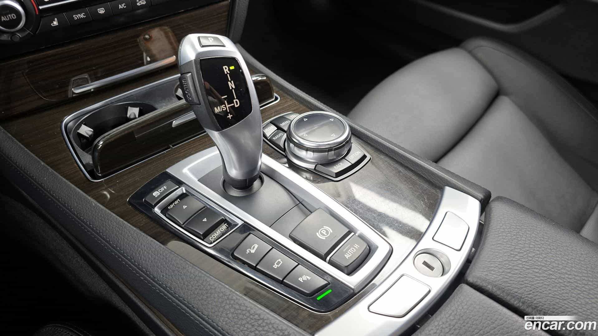 7-Series BMW 2014.7-INNER-009