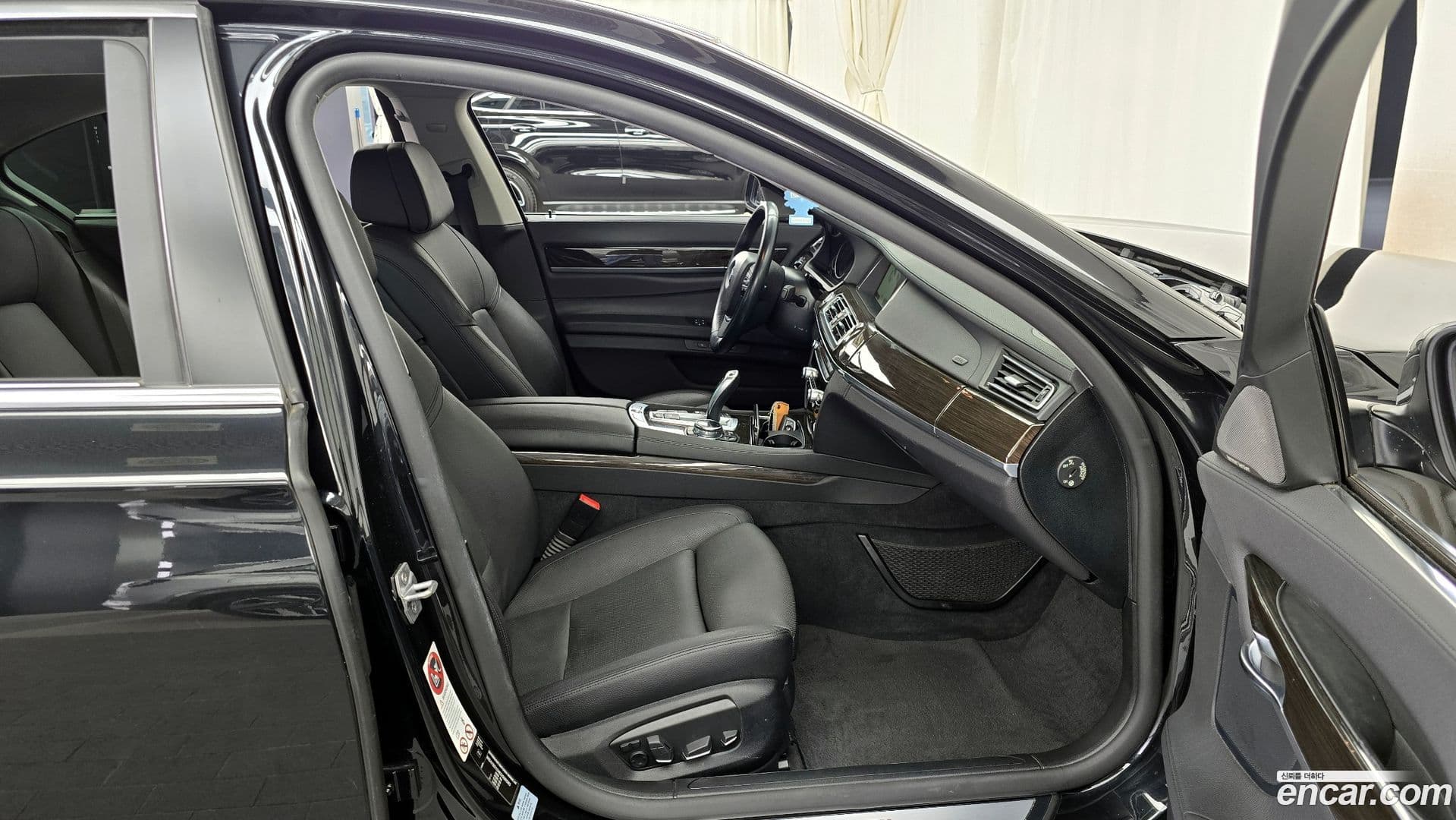 Main__Slider__Photo:7-Series BMW 2014.7-10