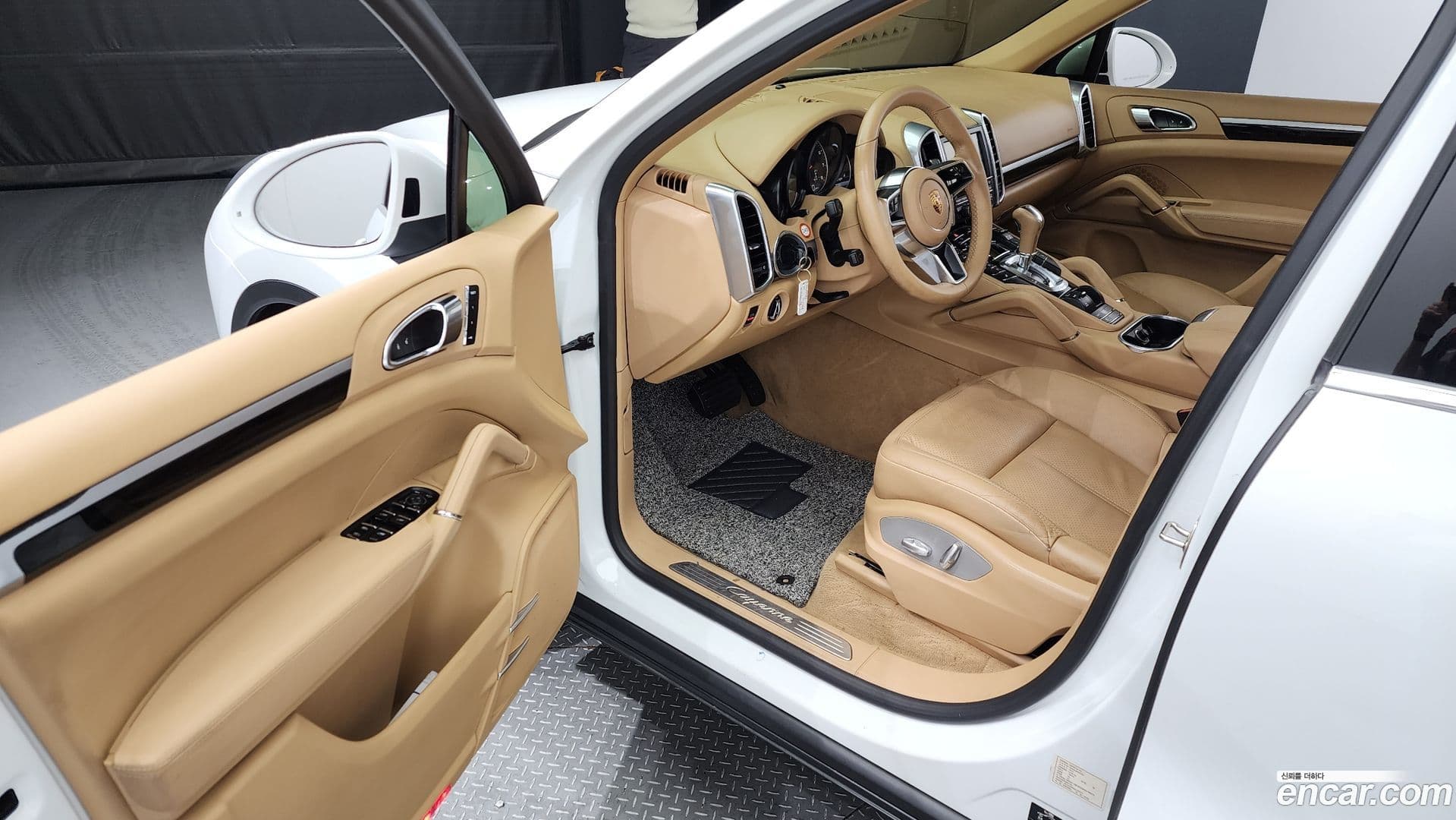 Main__Slider__Photo:Cayenne Porsche 2015.2-9