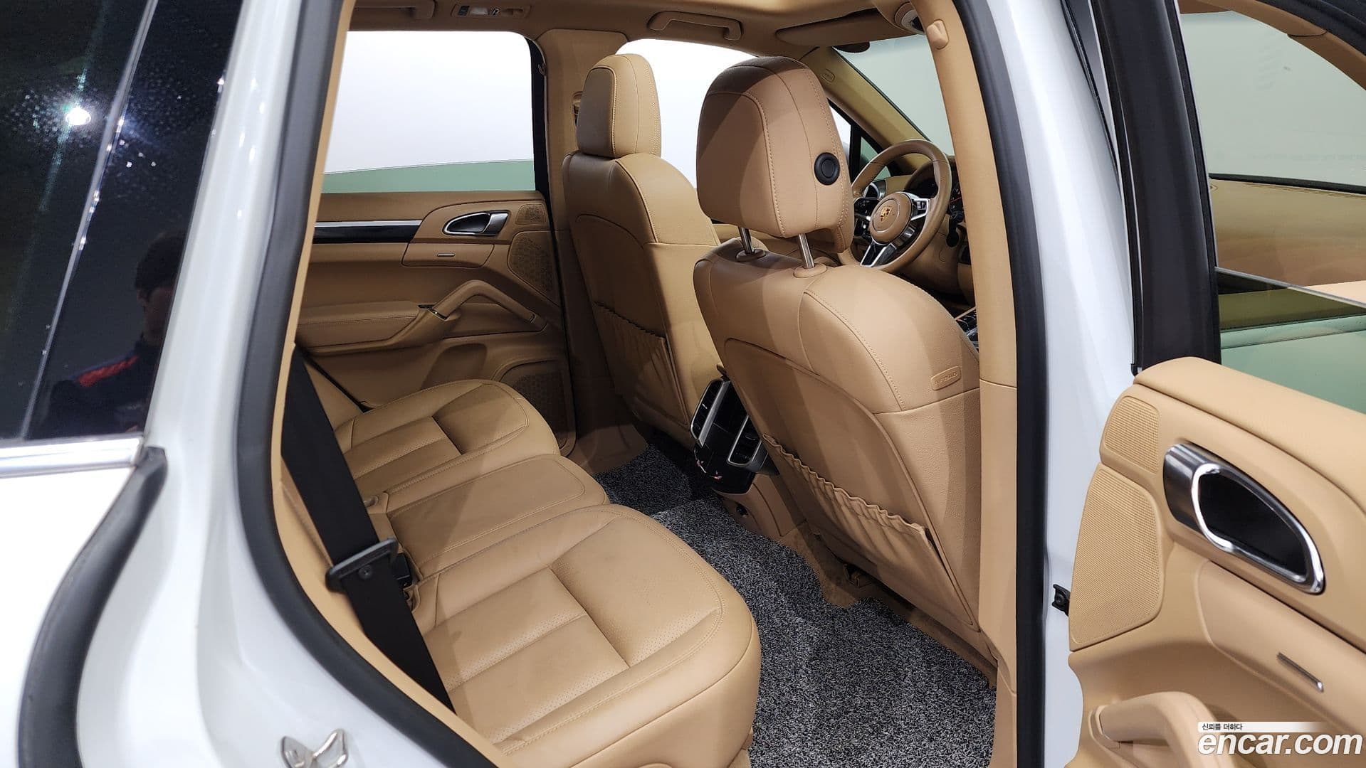 Main__Slider__Photo:Cayenne Porsche 2015.2-11