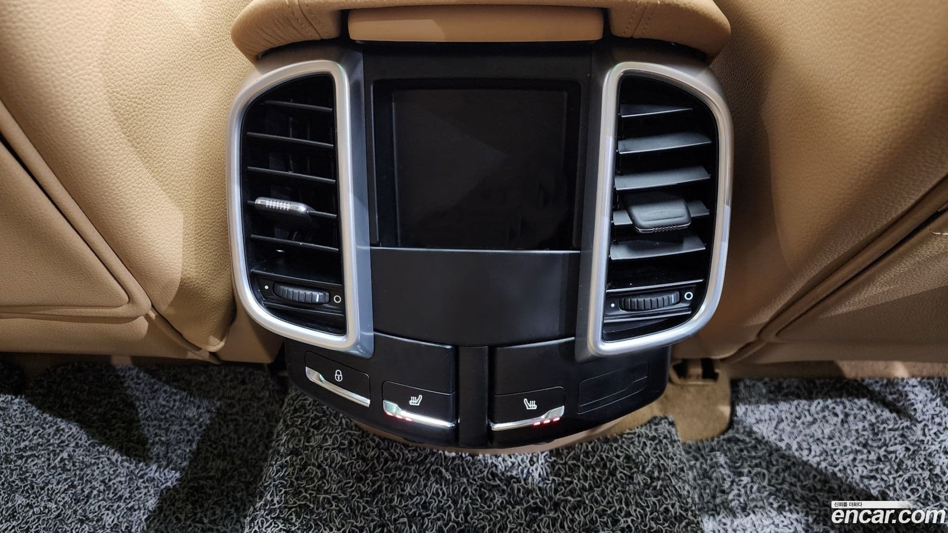 Main__Slider__Photo:Cayenne Porsche 2015.2-17