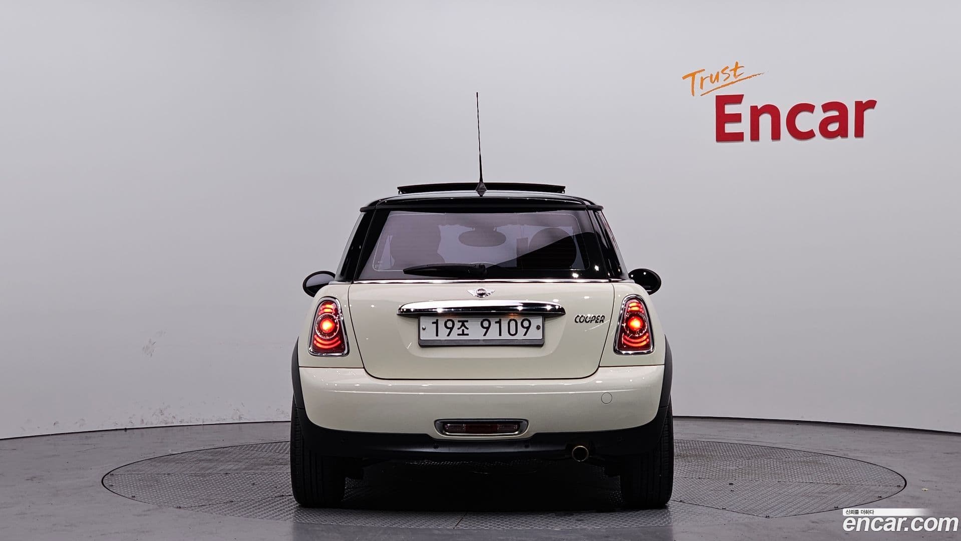 Main__Slider__Photo:Cooper Mini 2011.8-3