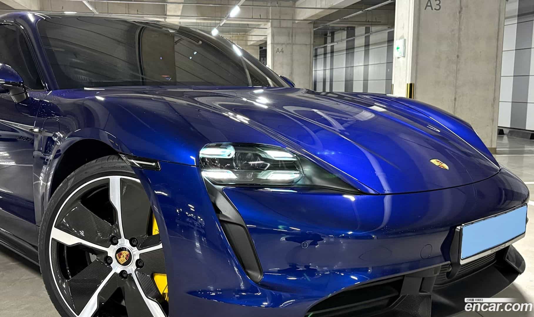 Taycan Porsche 2021.10-OUTER-004