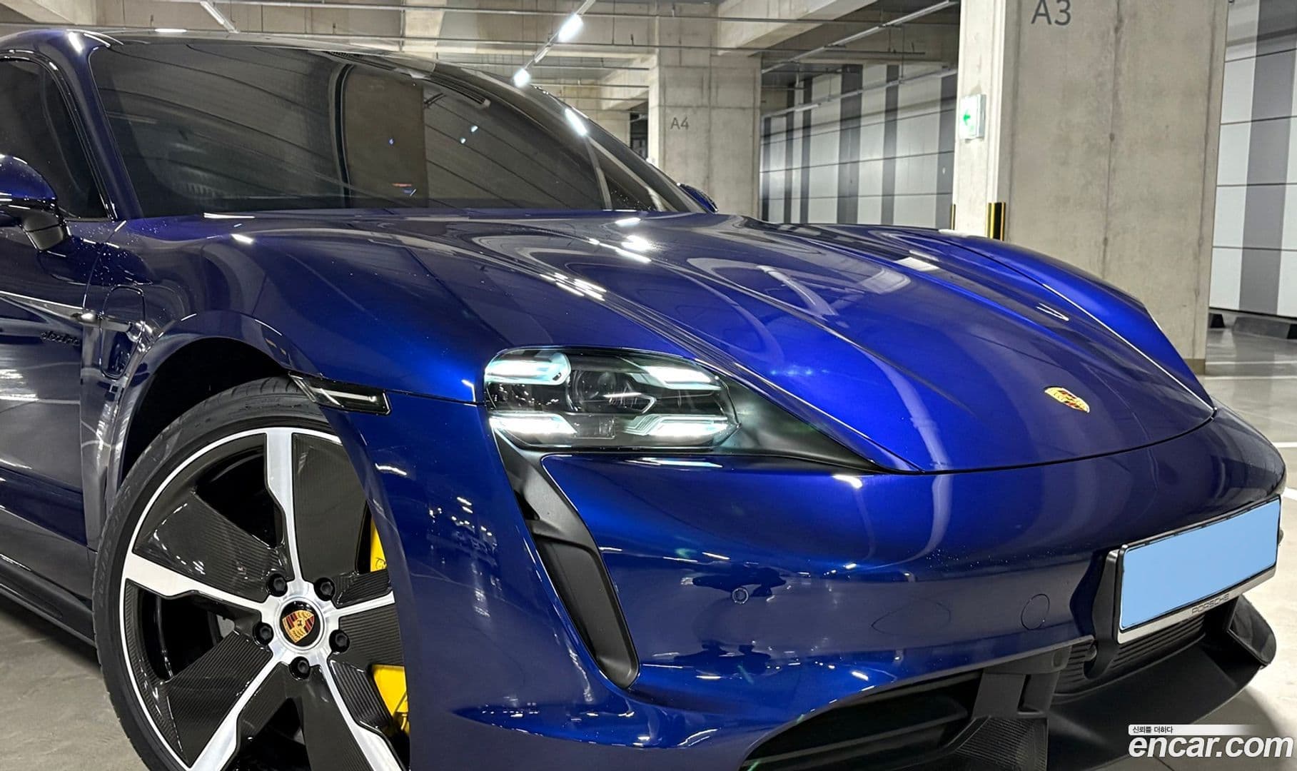 Main__Slider__Photo:Taycan Porsche 2021.10-3