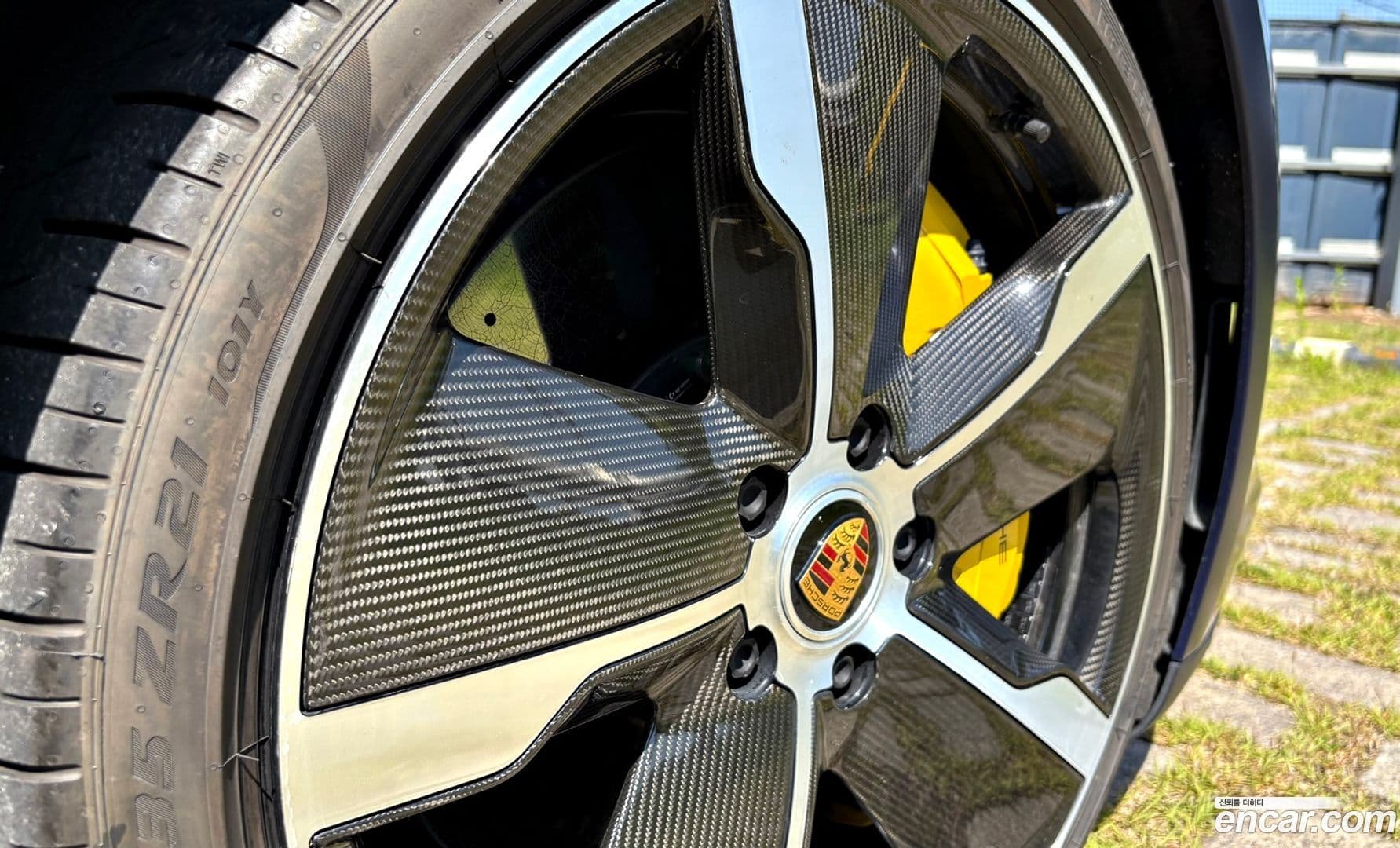 Main__Slider__Photo:Taycan Porsche 2021.10-8