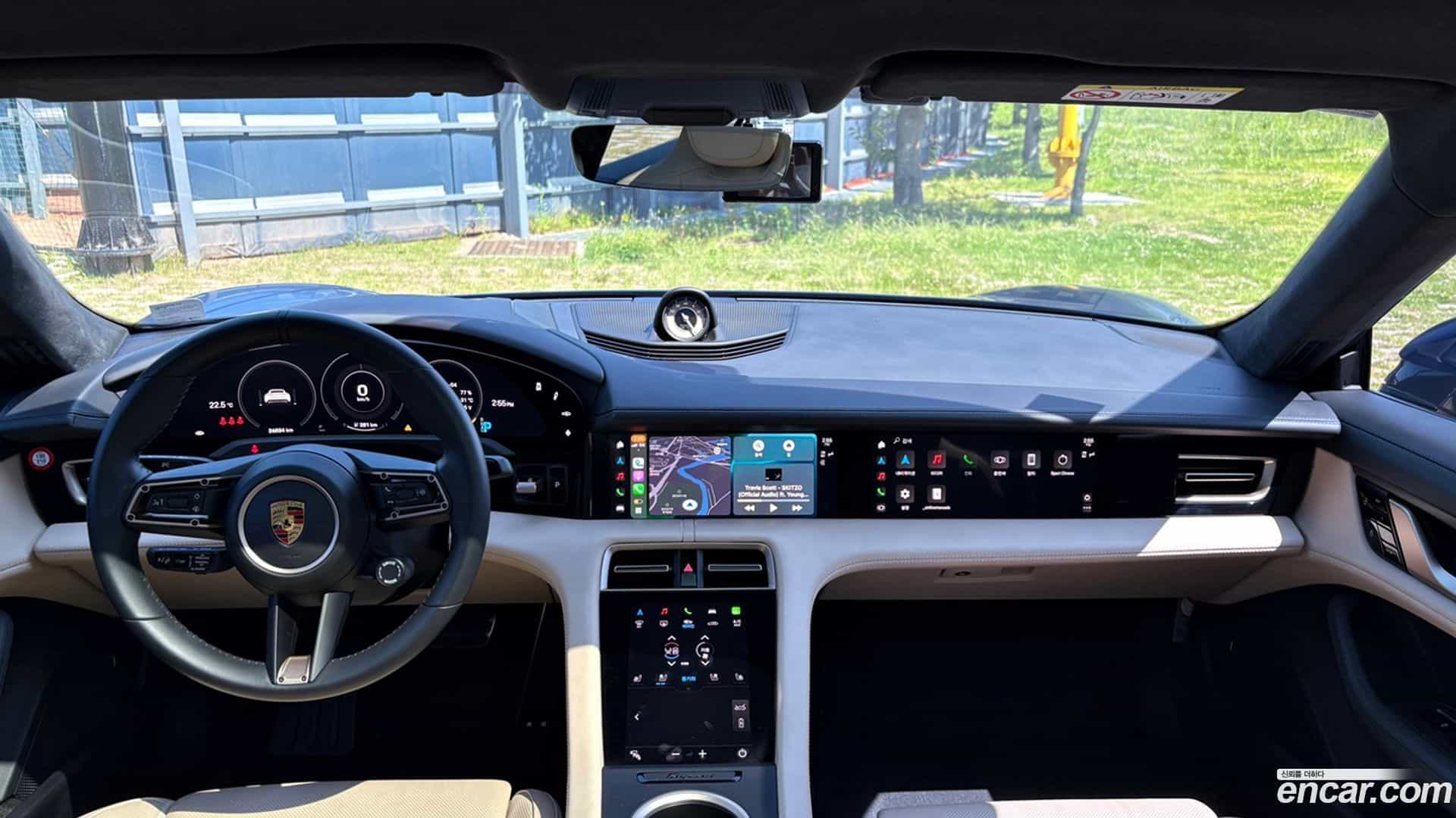 Taycan Porsche 2021.10-INNER-010